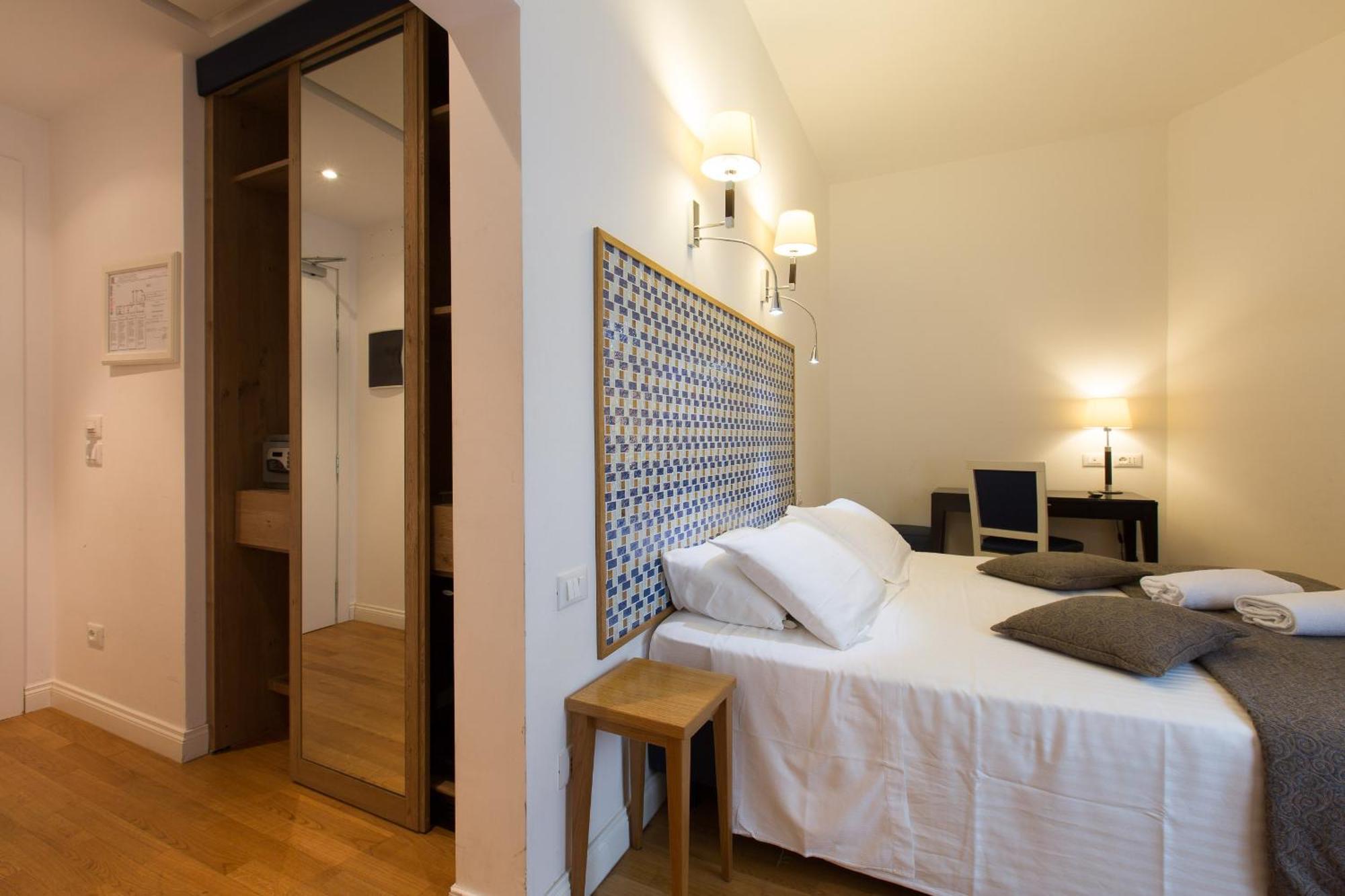 Floris Hotel