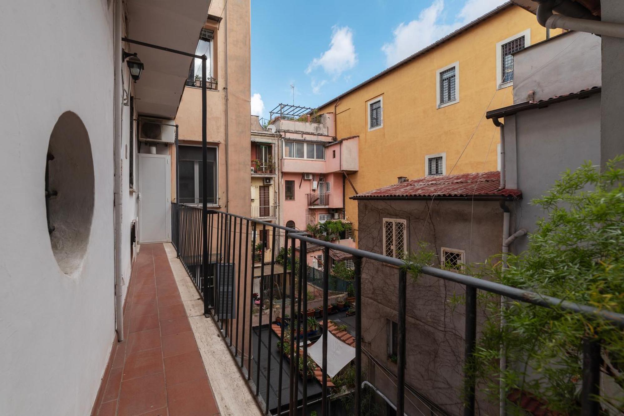 Santa Maria Maggiore Updown Apartment *