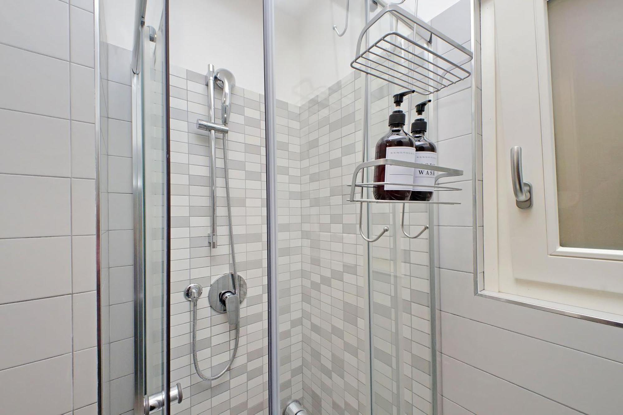 Apartment Comodo Con Terrazzo, Vicino Gemelli *