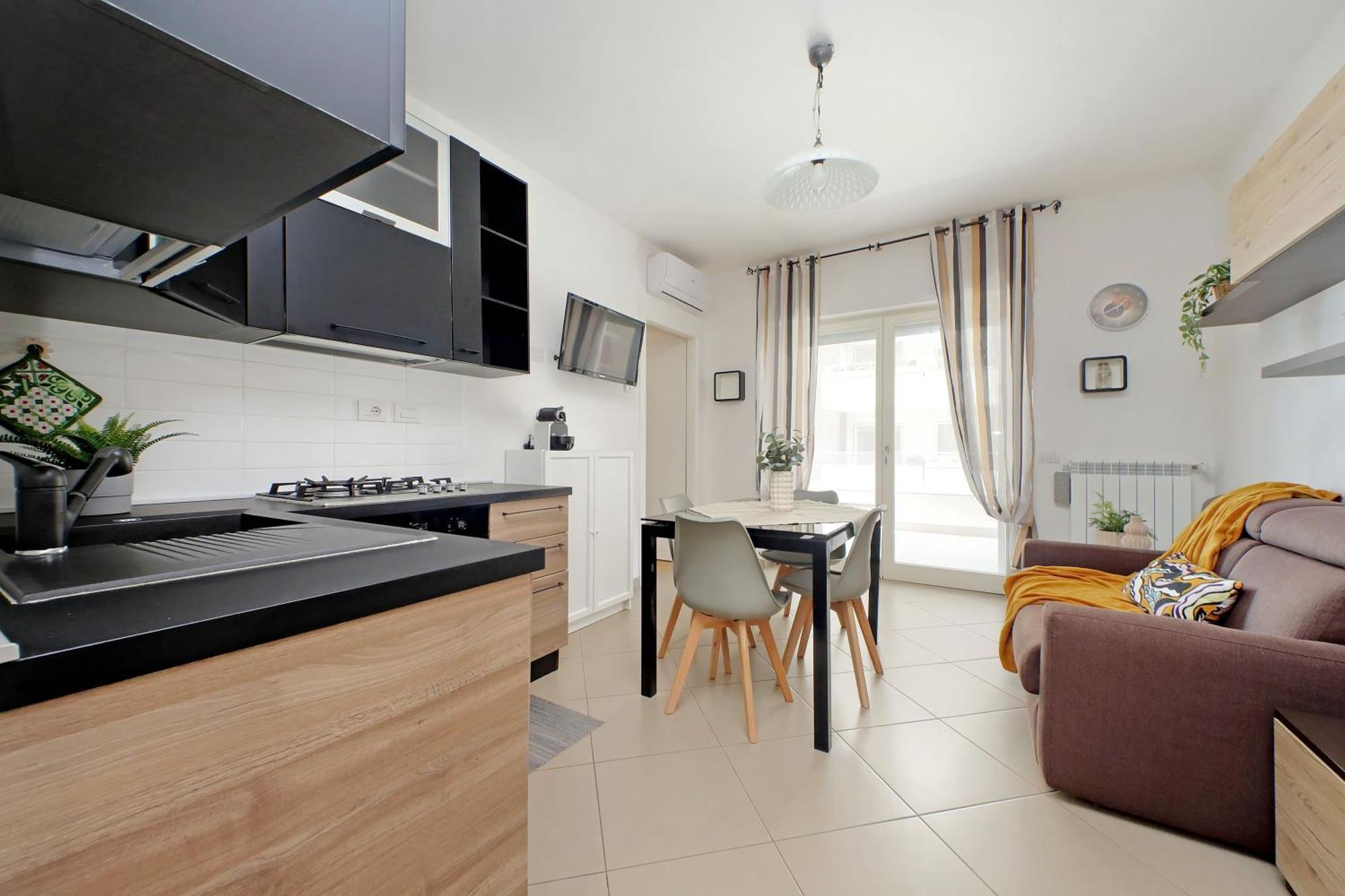 Comodo Con Terrazzo, Vicino Gemelli Rome