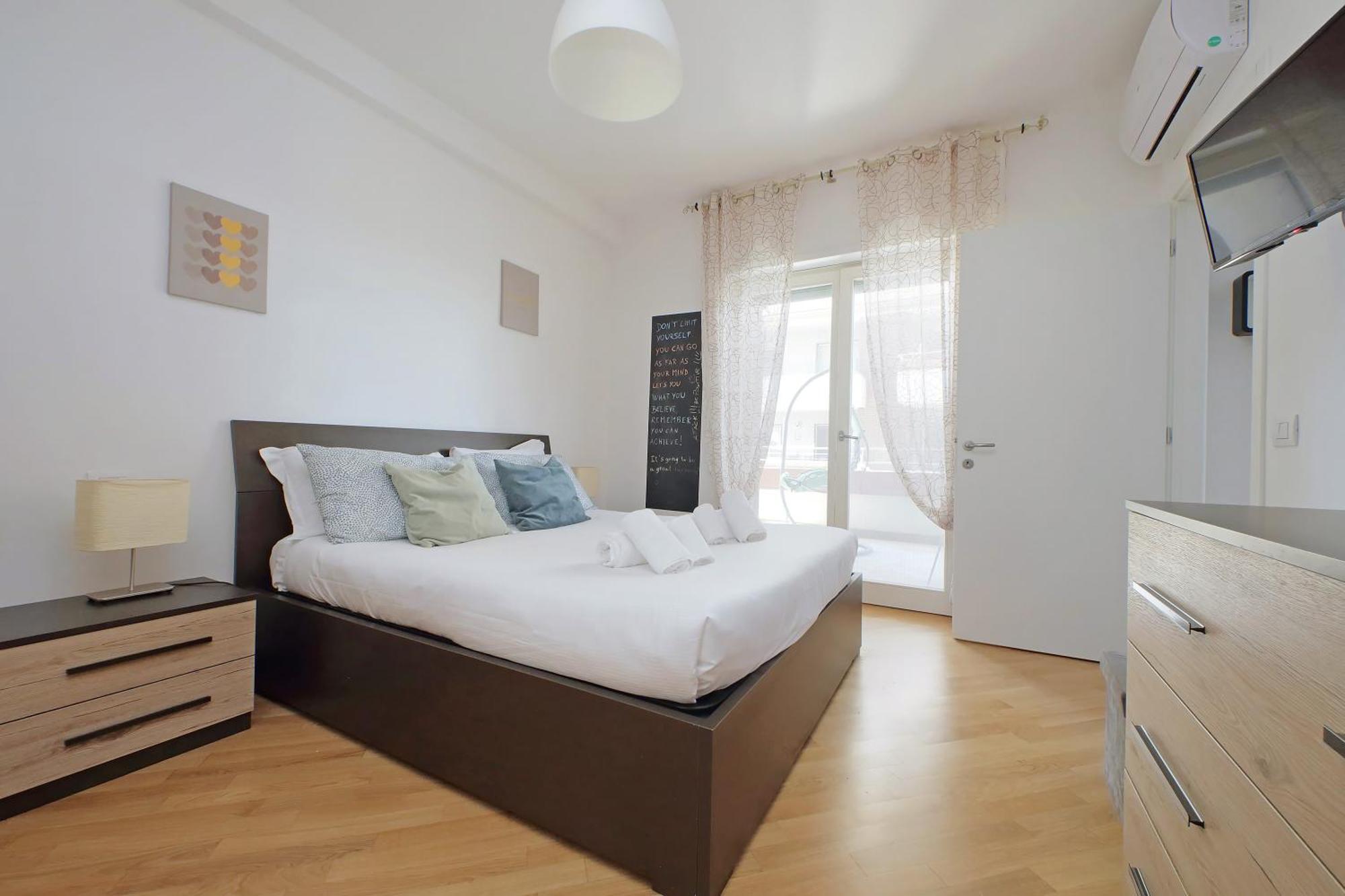 Comodo Con Terrazzo, Vicino Gemelli * Rome