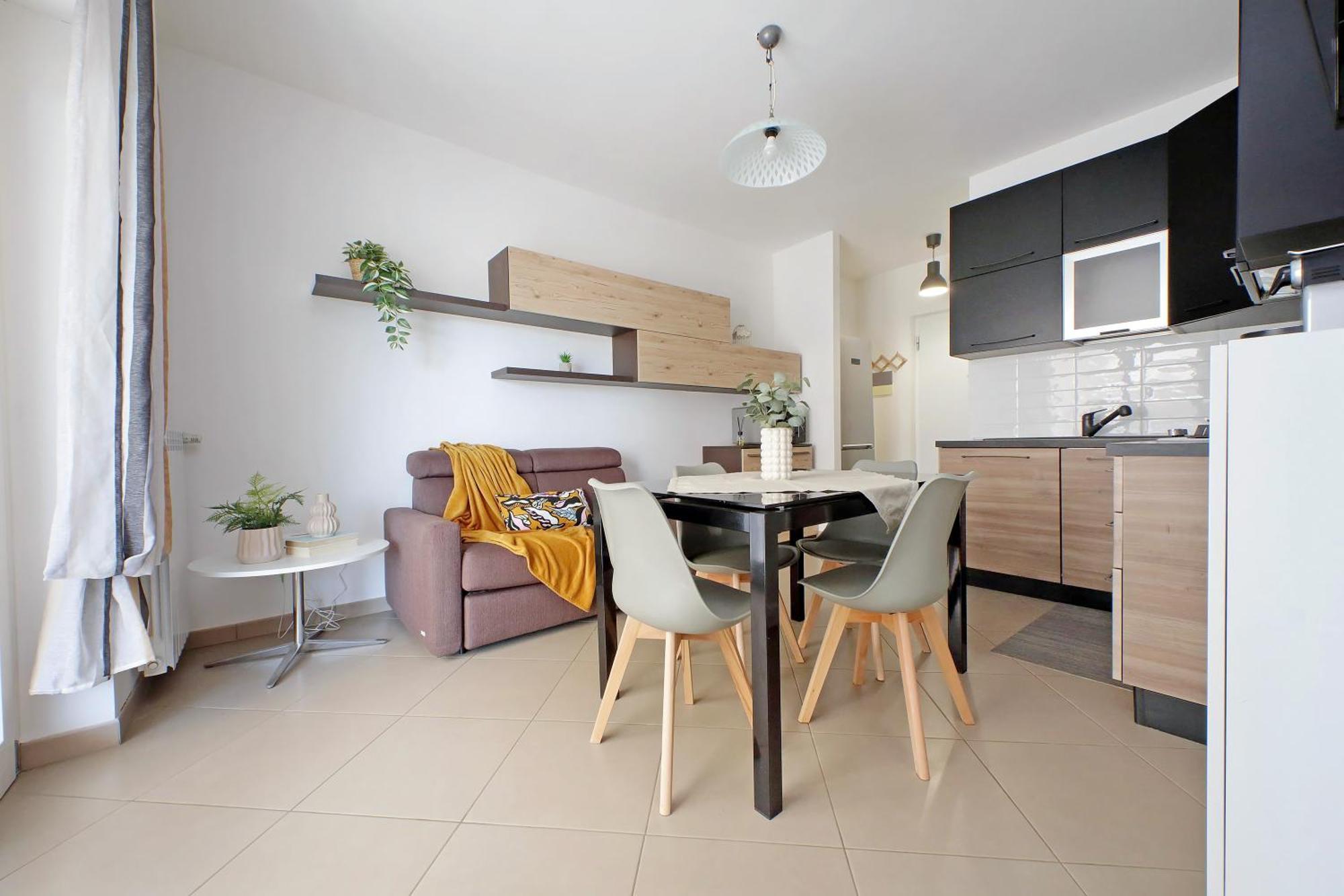 Comodo Con Terrazzo, Vicino Gemelli Rome