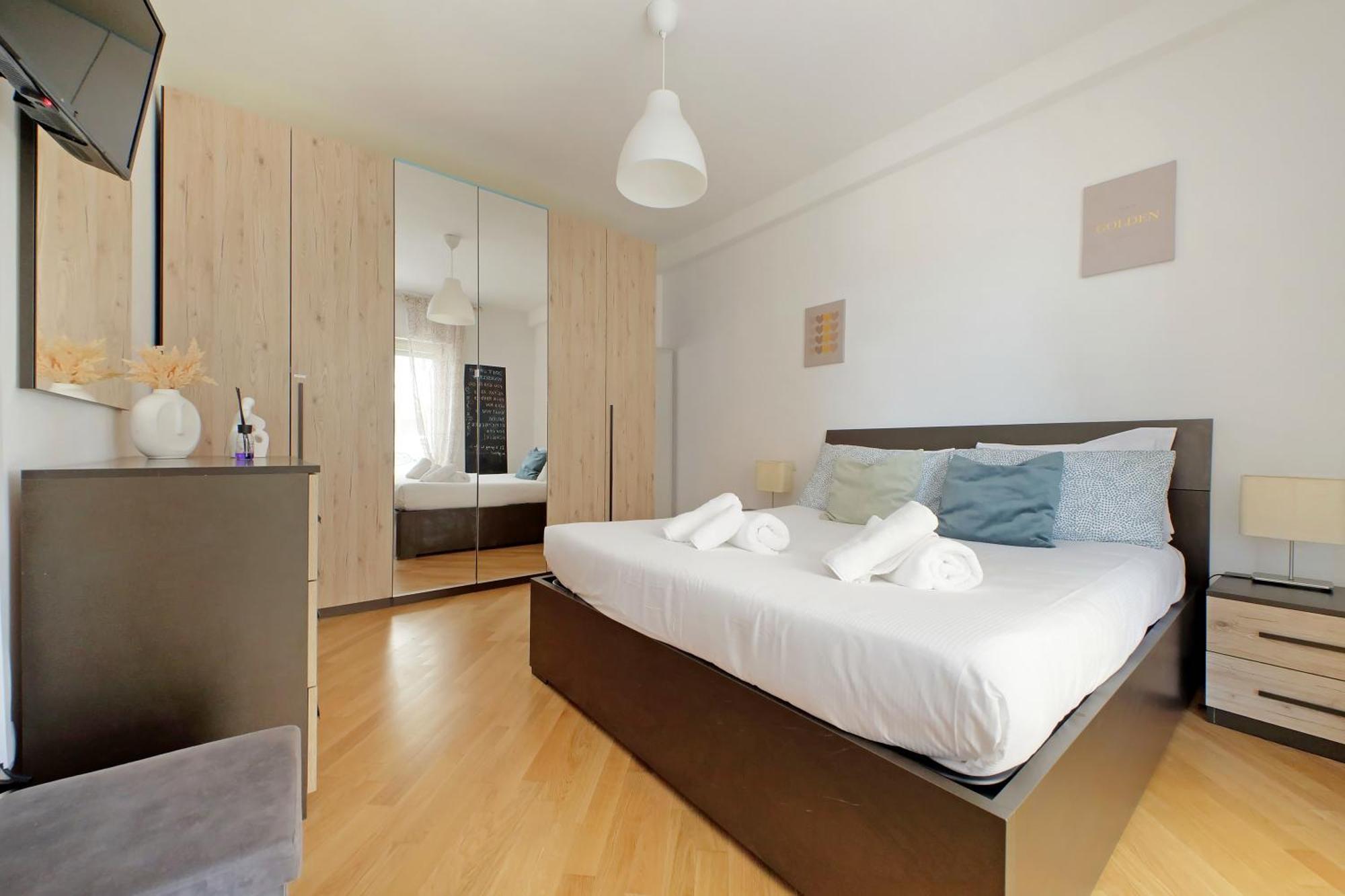 Comodo Con Terrazzo, Vicino Gemelli