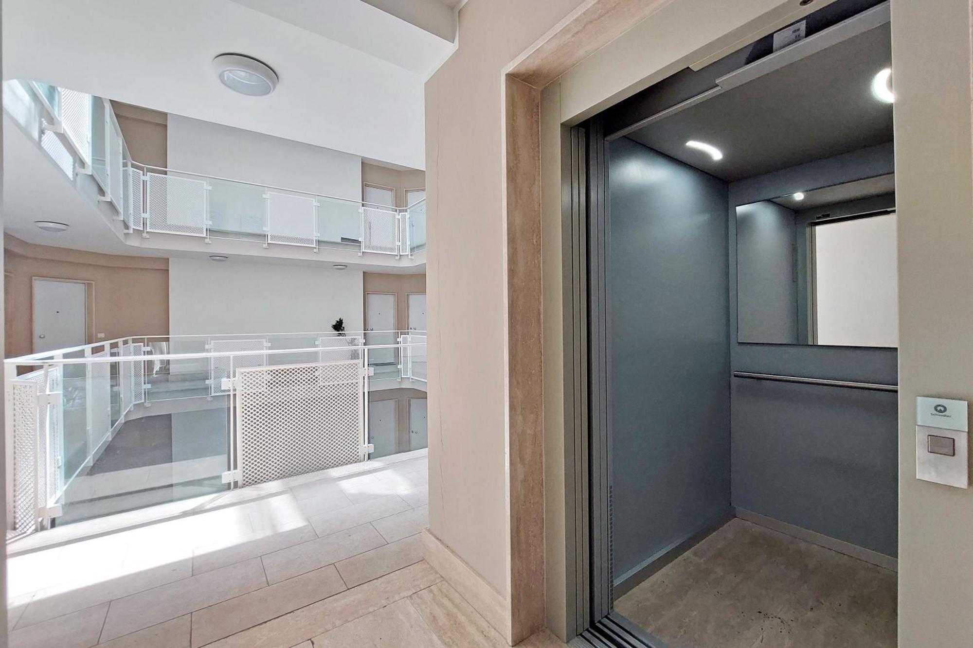Comodo Con Terrazzo, Vicino Gemelli Apartment