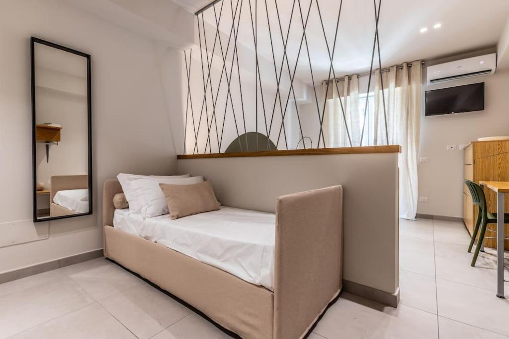 Dafne Speciale, Elegante Con Balcone