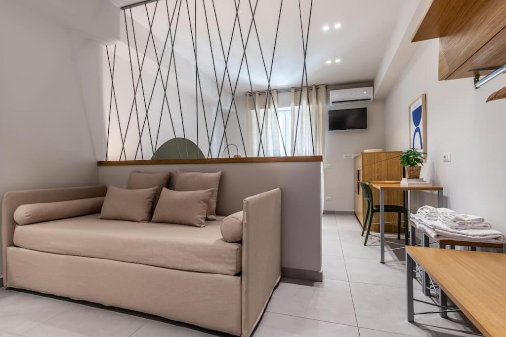 Dafne Speciale, Elegante Con Balcone * Rome