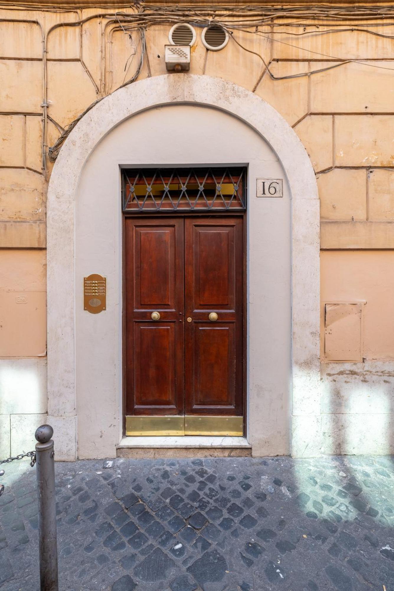 Charming 3 Bedroom In The Historic Center Apartment Rome