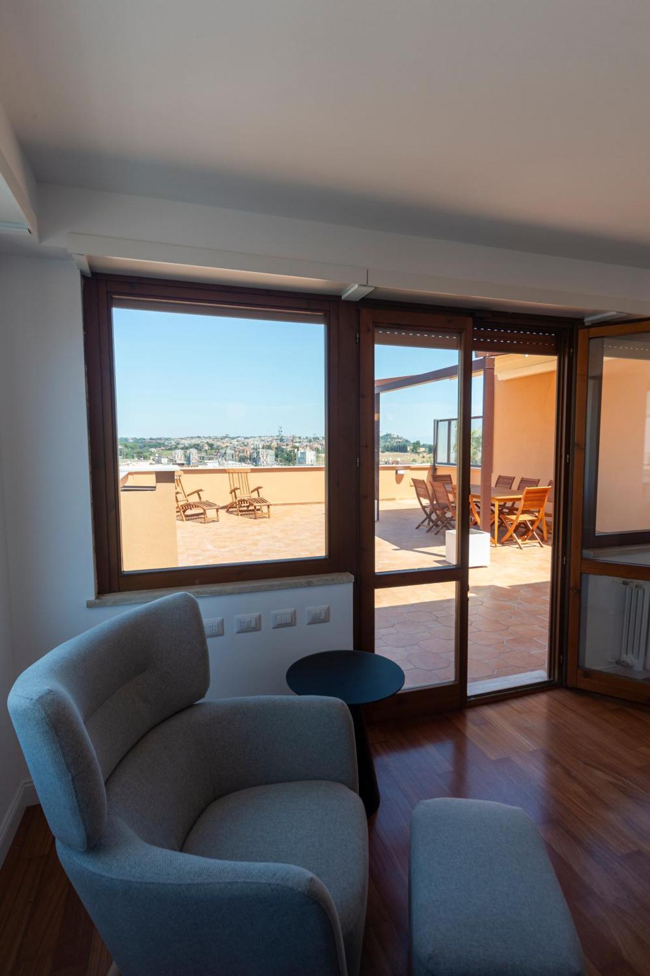Cardinal Mistrangelo - Next To The Metro Station, Large And Comfortable Penthouse With Terrace * Rome
