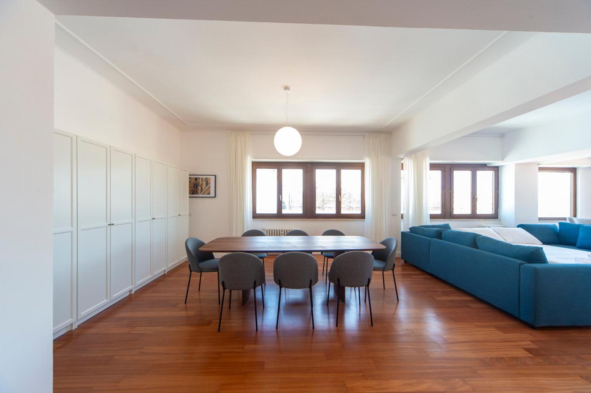 Apartment Cardinal Mistrangelo - Next To The Metro Station, Large And Comfortable Penthouse With Terrace Rome