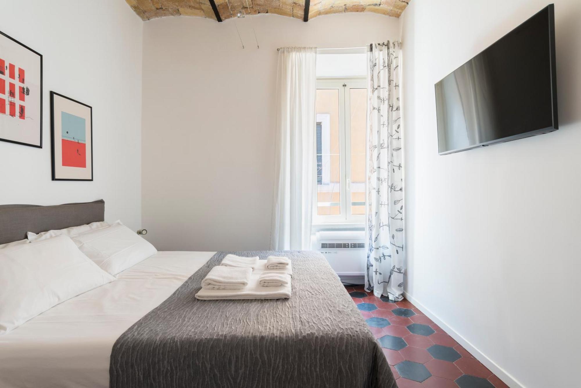 Half Palace, Relaxing In San Lorenzo Roma