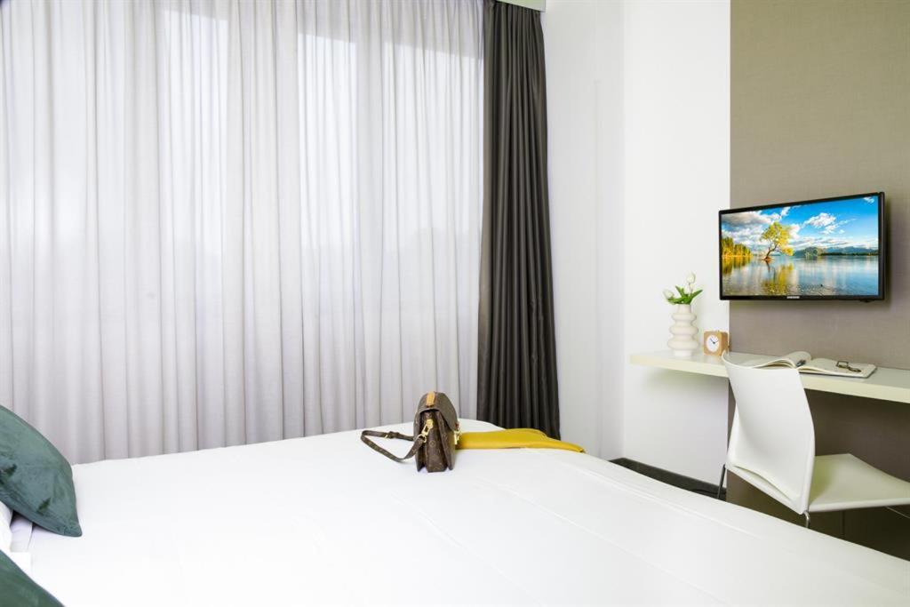 Pisana 4*