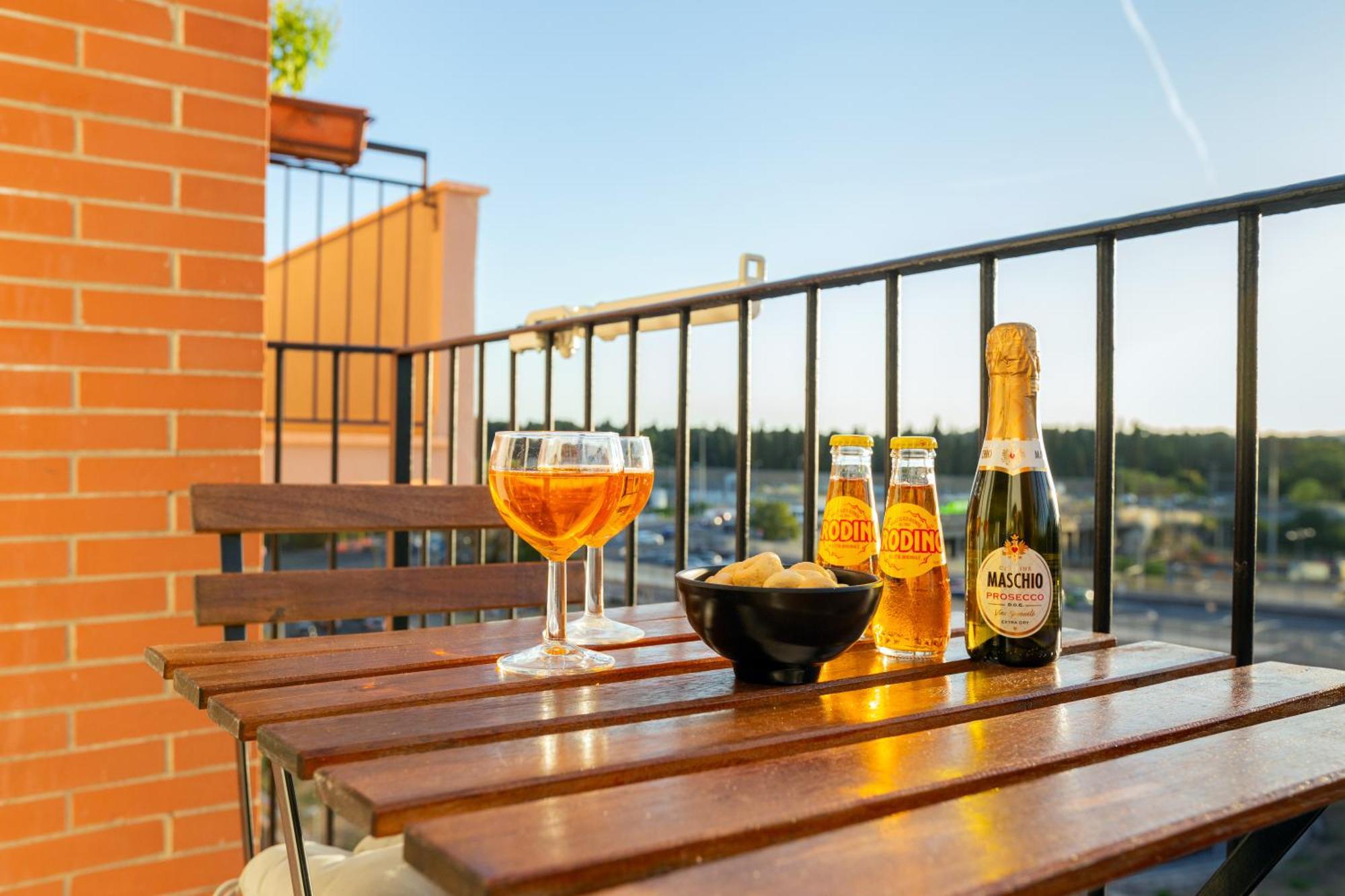 Stylish & Cozy - 5 Star Location- Balcony - View Rome