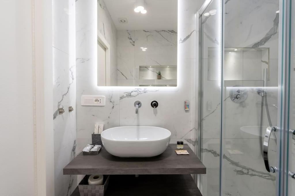 Appartamento Metro A 1 Min - Casa Elegante - 3 Bagni En