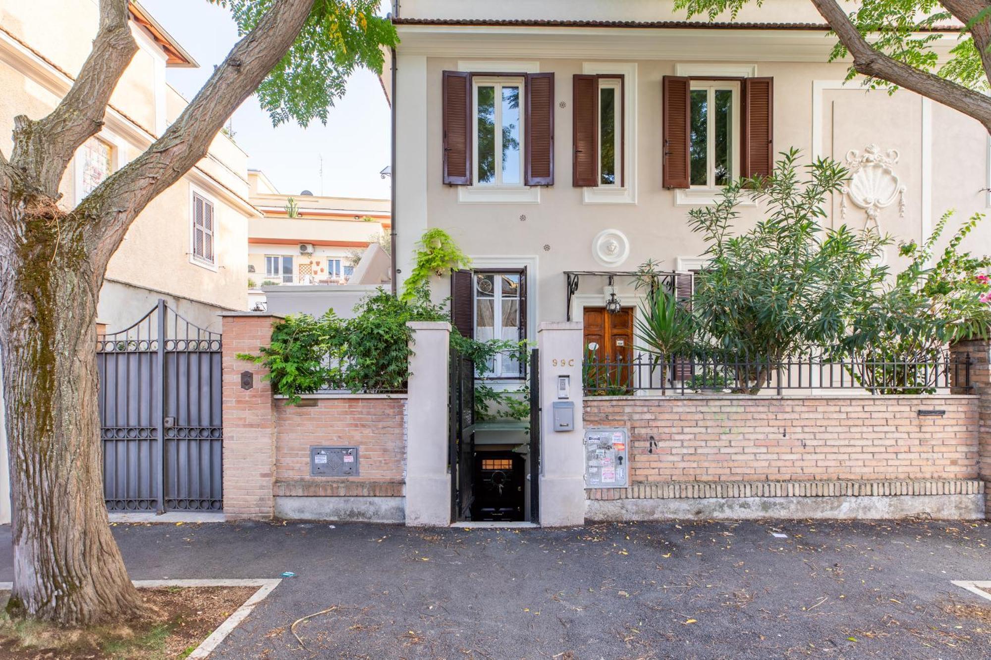 Apartment Poerio's Place *