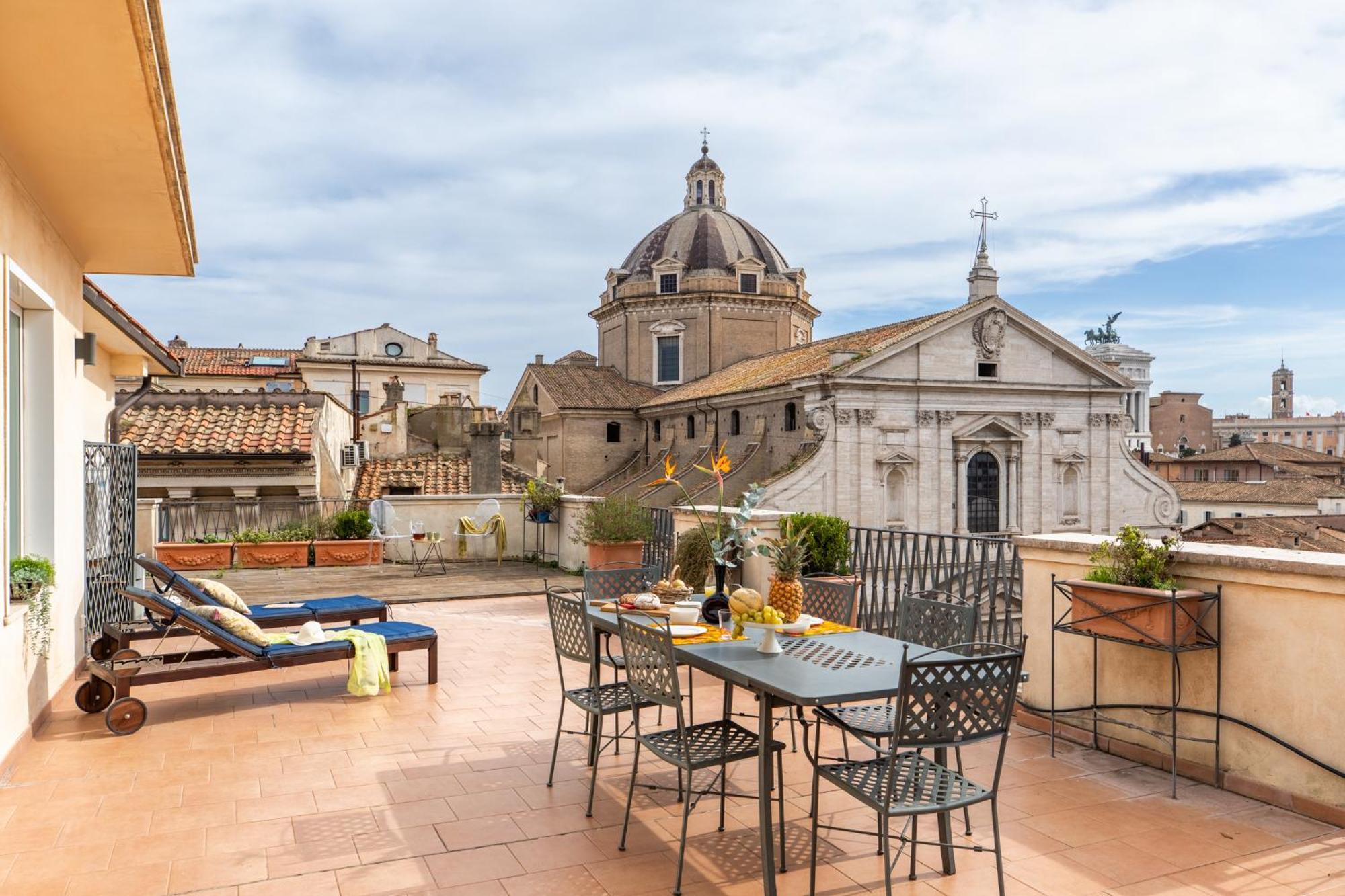 Penthouse Capitol Apartment Rome