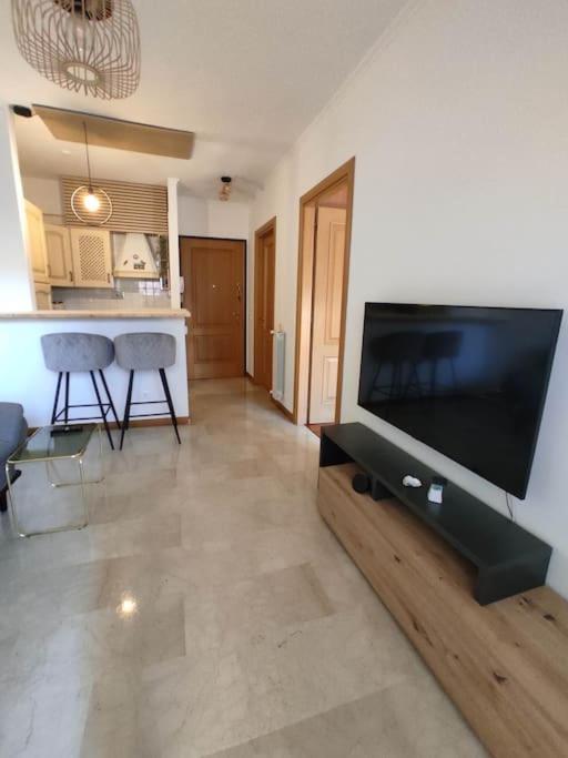Centro Commerciale Apartment *