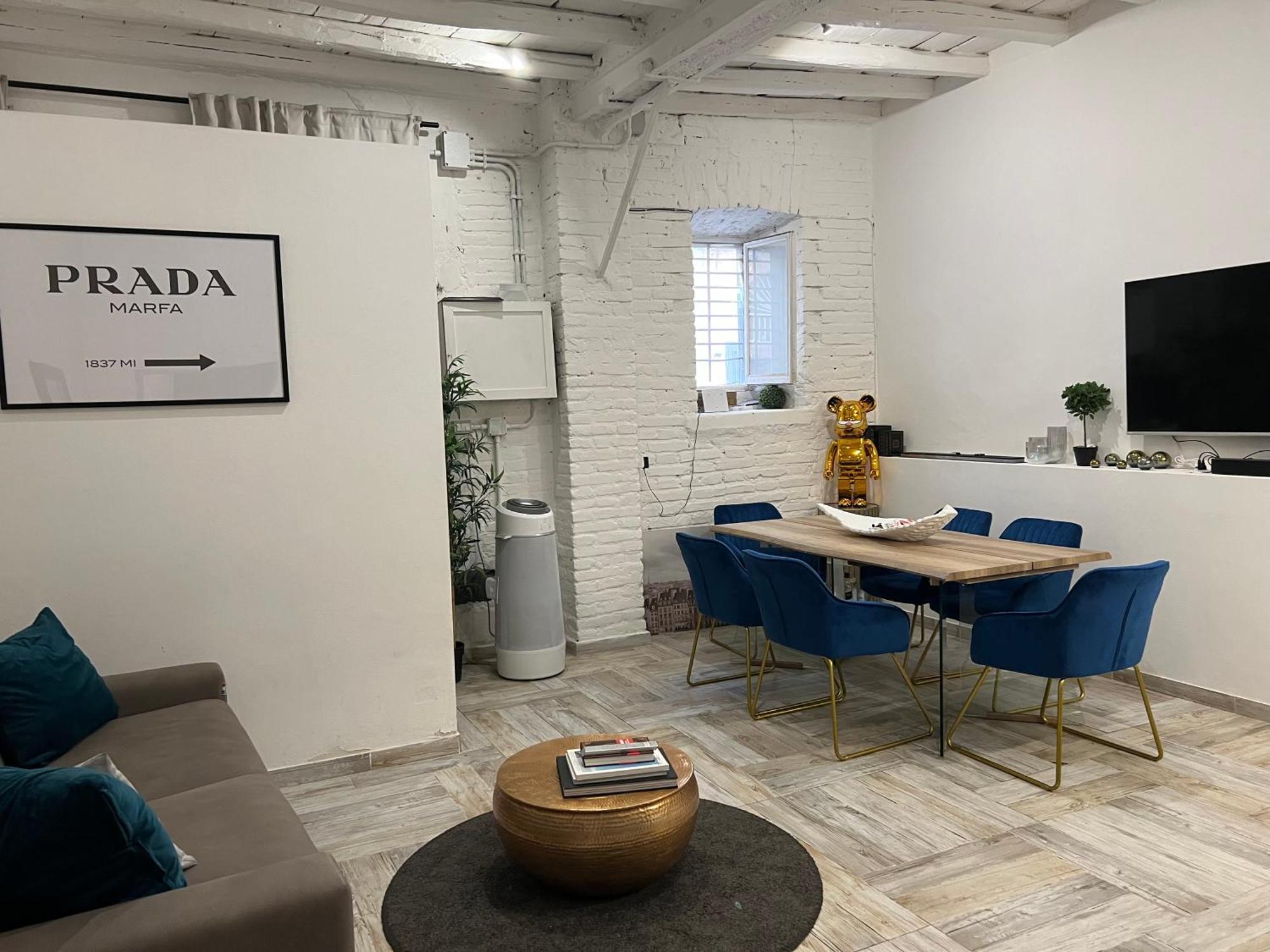 Characteristic & Modern In Trastevere Apartment