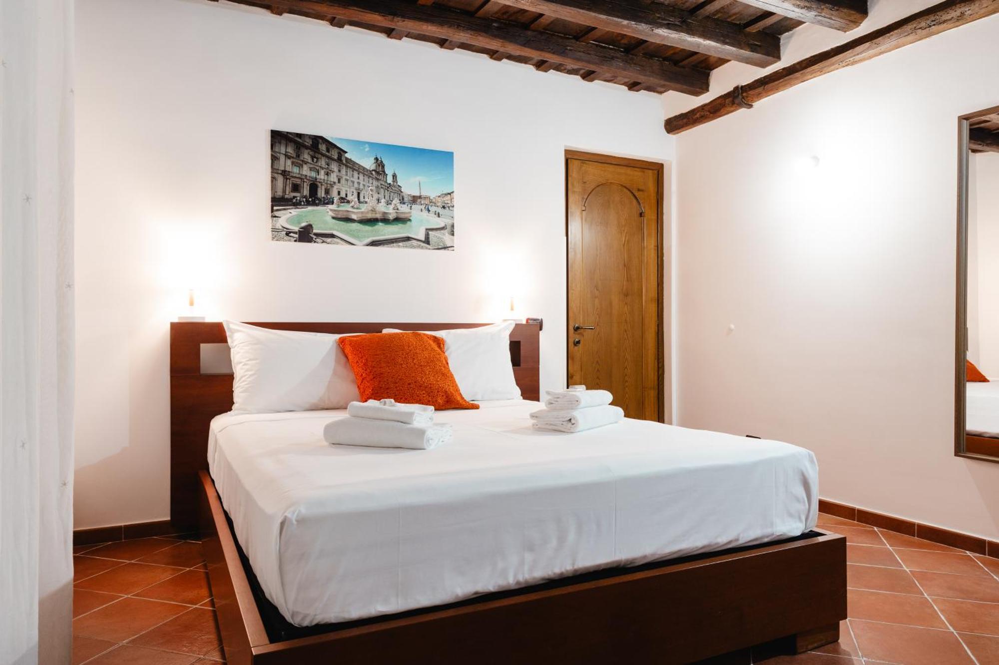 Domus Lxvii Monti Apartment