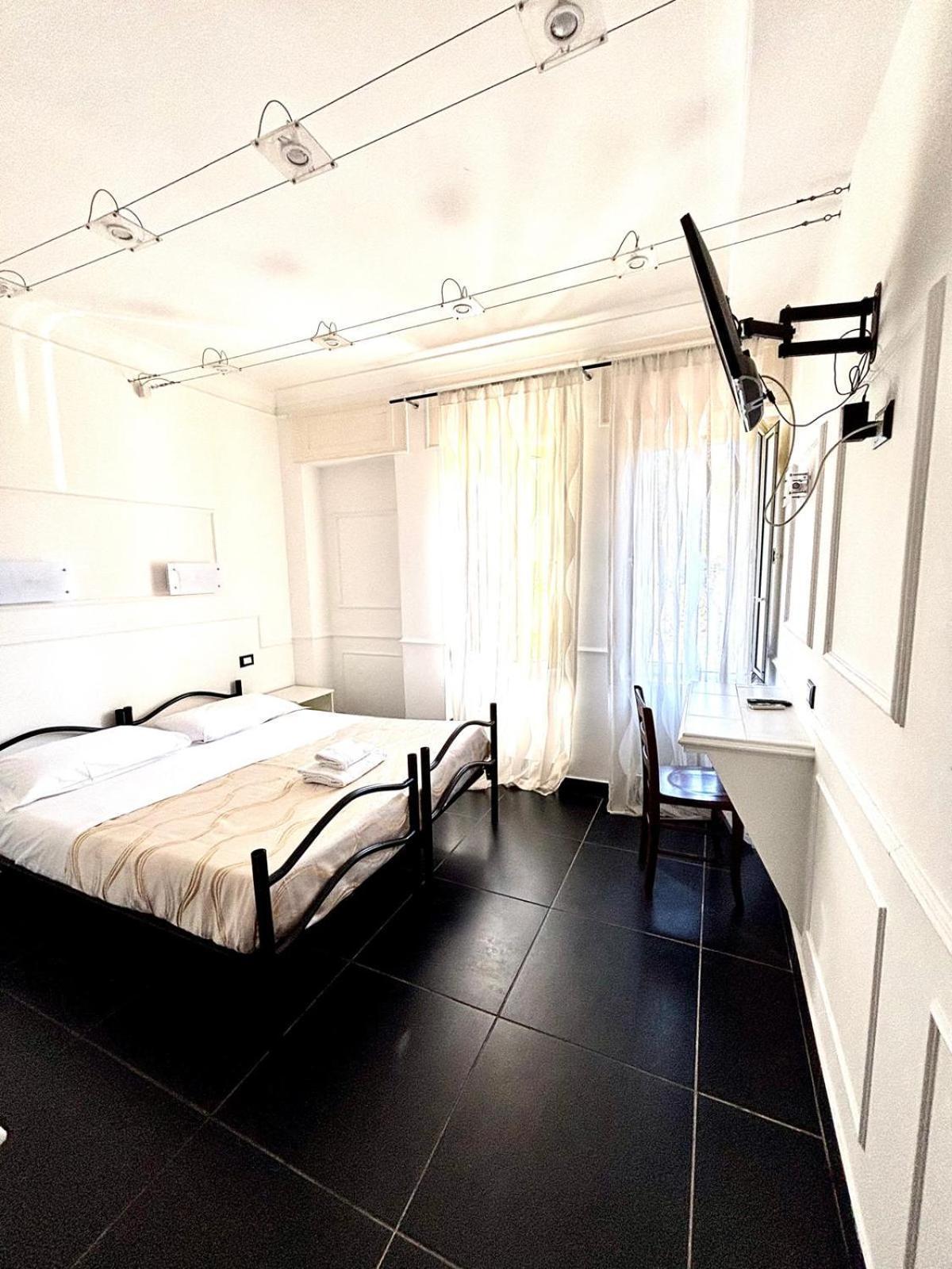 Palace Hostel *