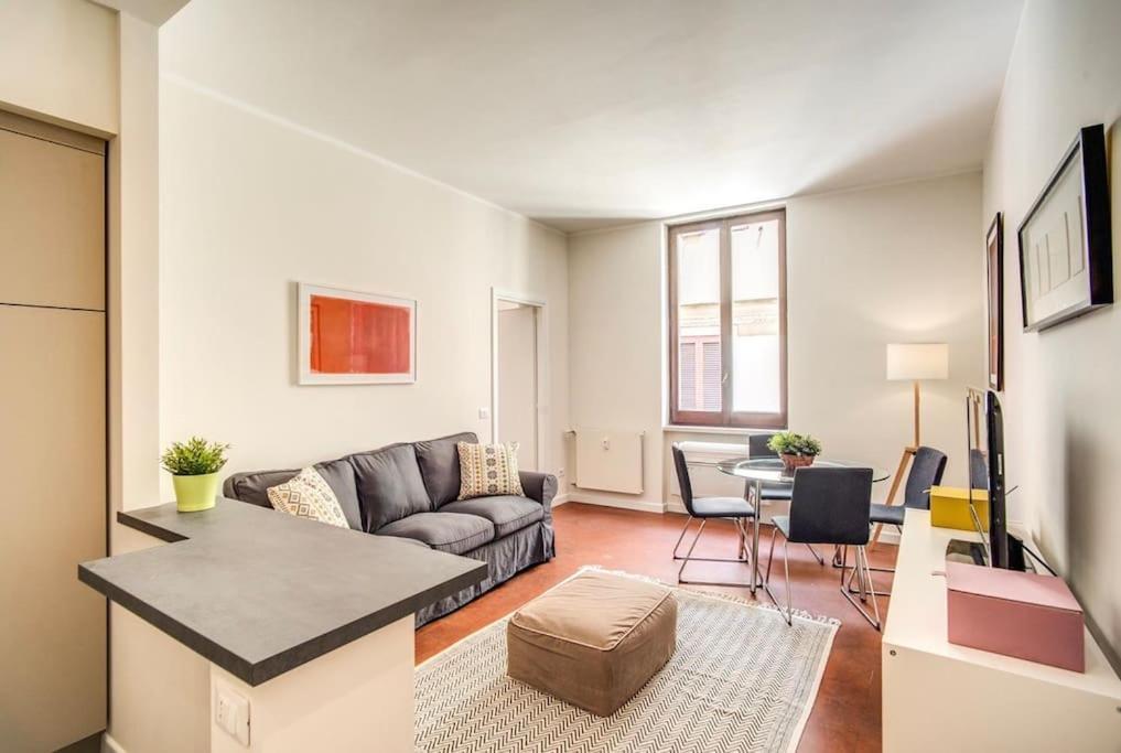 Coliseum Cozy Flat