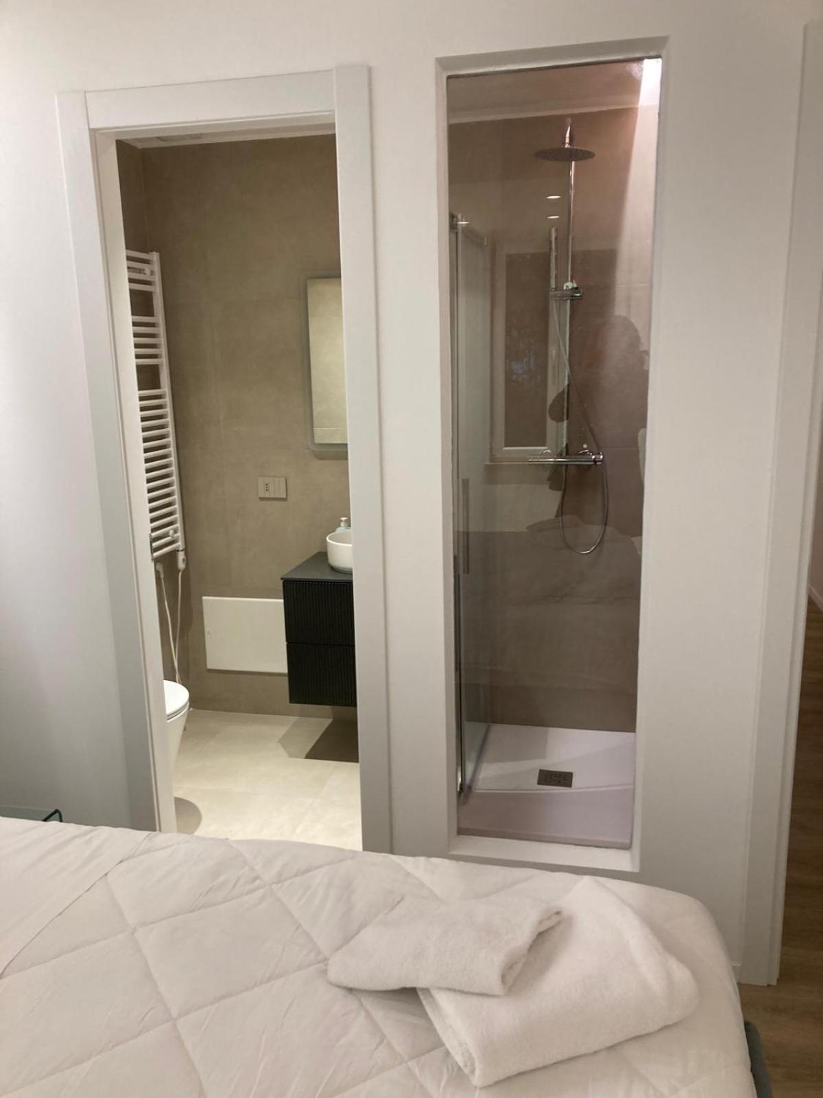 Manzoni Bilocale Con Doppi Servizi Piano Terra Appartement Rome