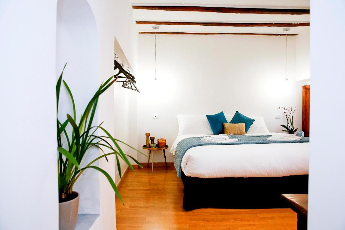 Monti With Charming Terrace Appartamento