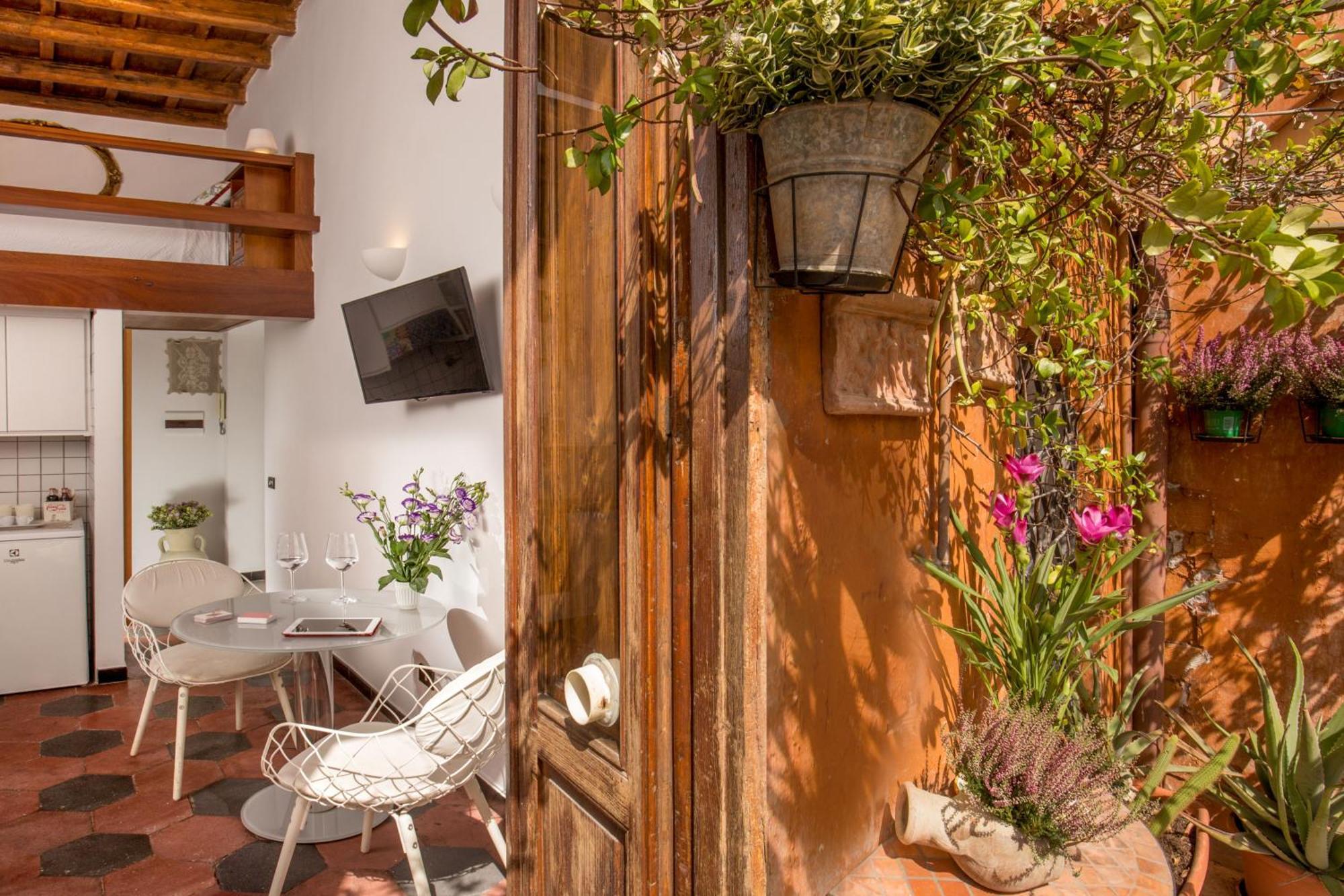 Apartment Empire Loft In The Shadow Of Colosseum Rome