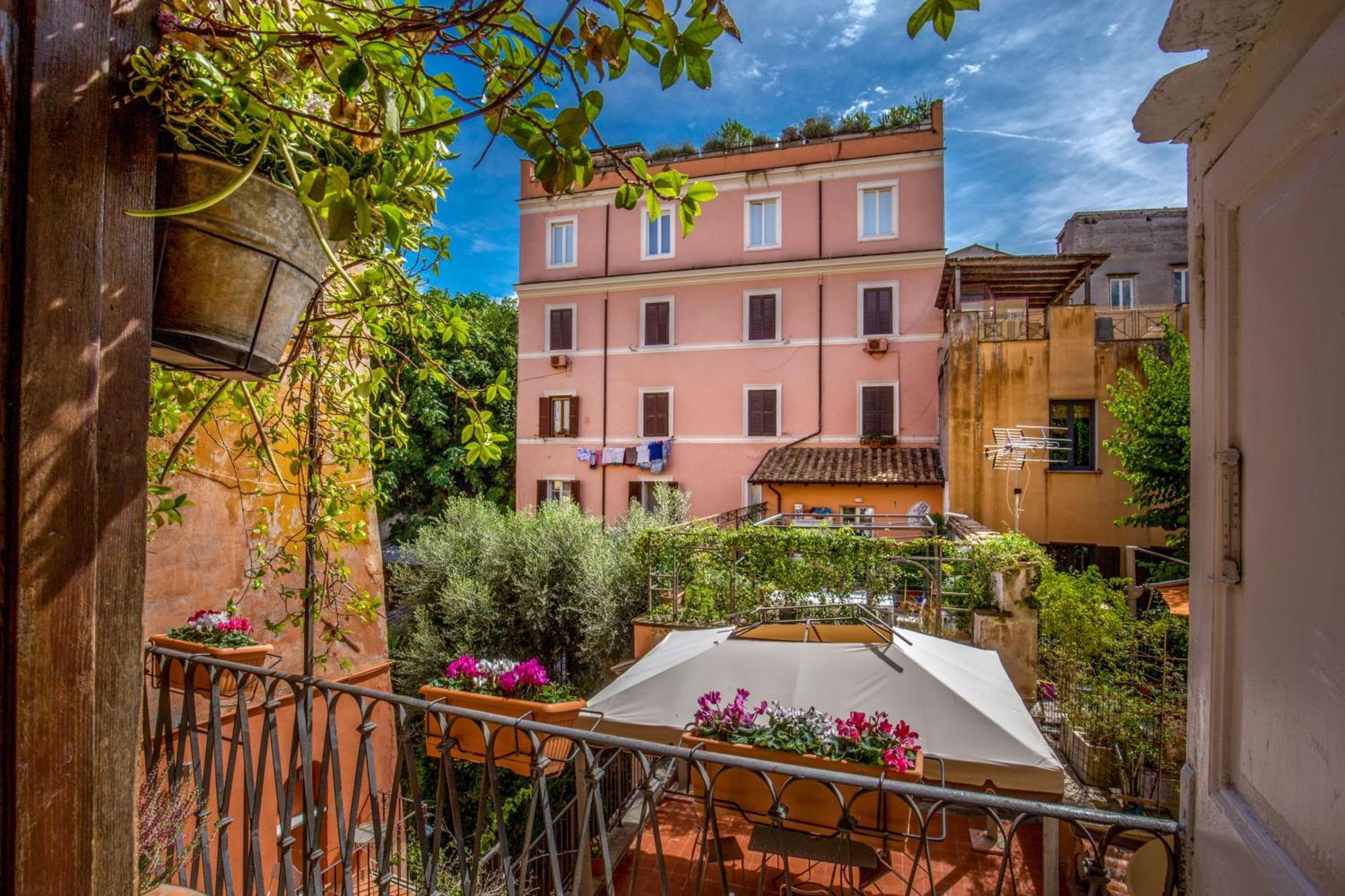 Empire Loft In The Shadow Of Colosseum Apartment Rome