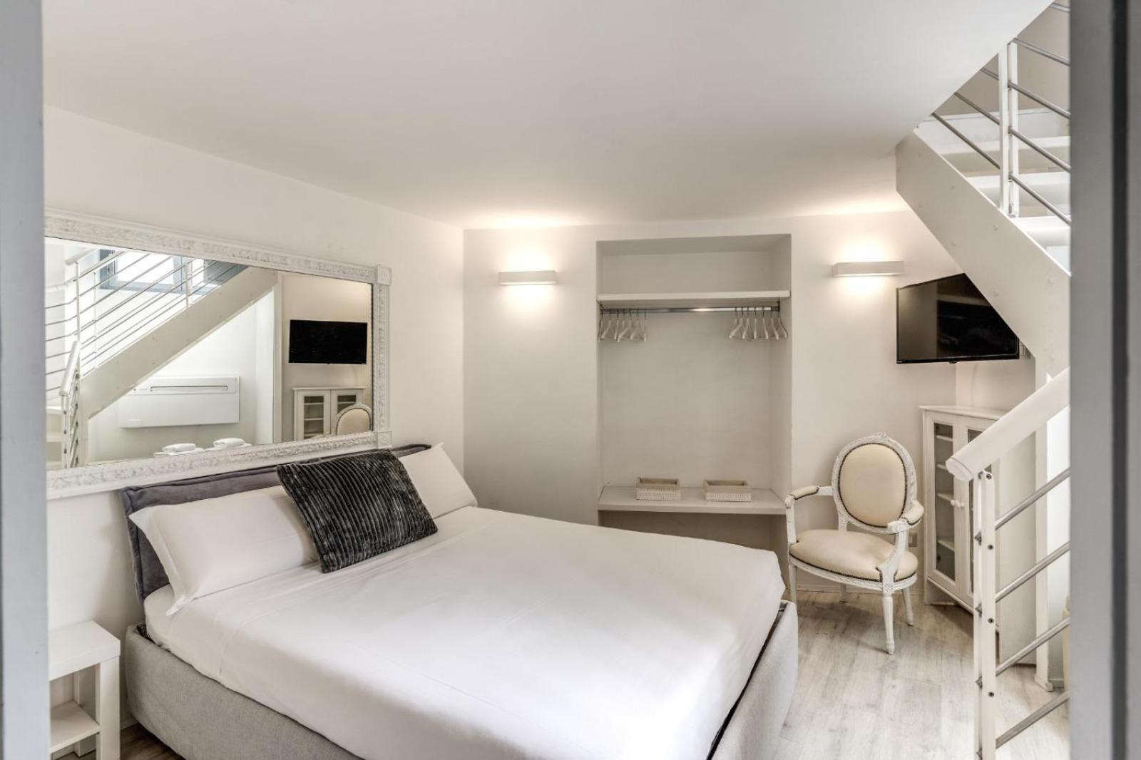 Elegant Flat In The Historic Near Colosseum! * Rome