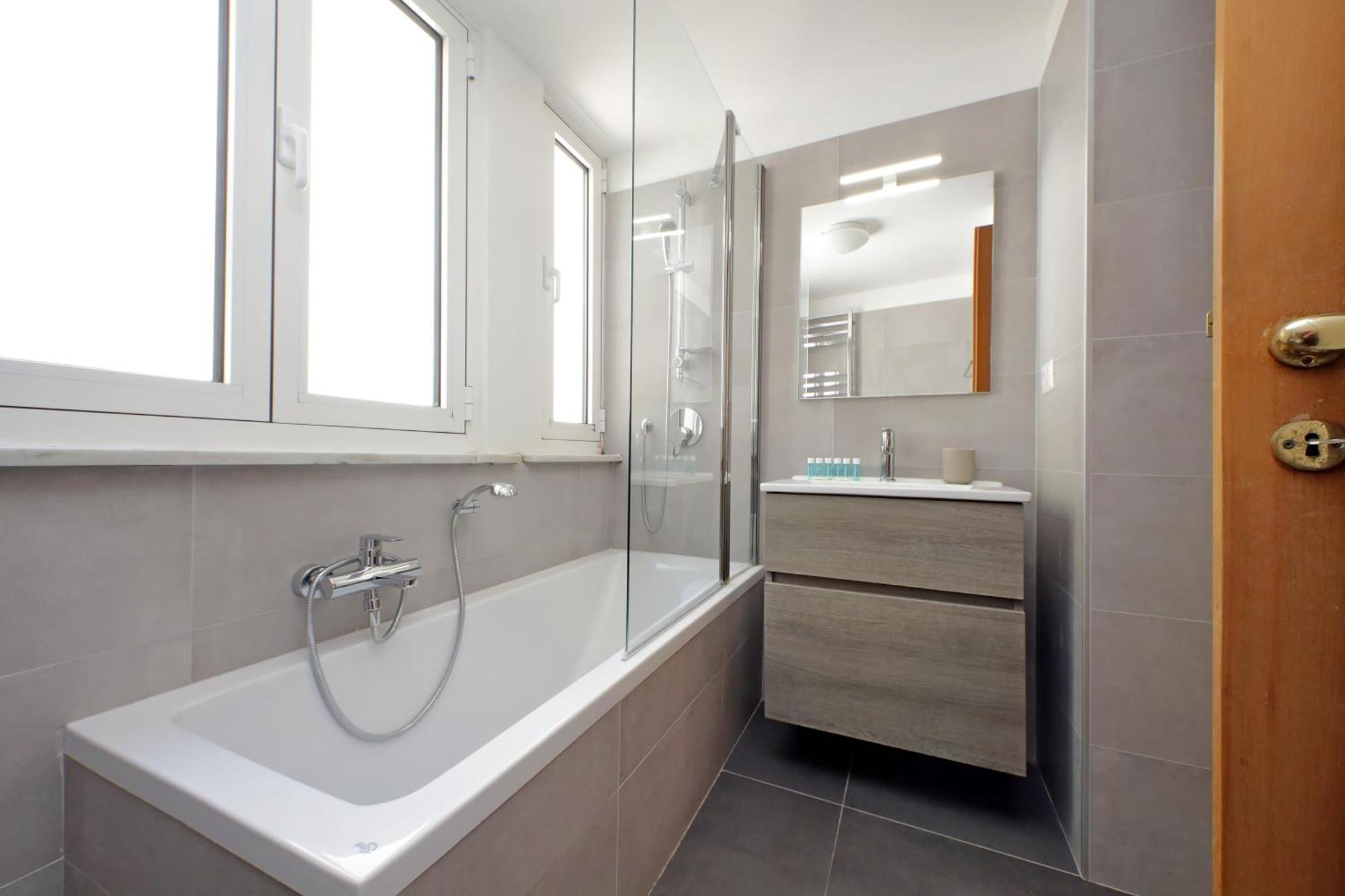 Luxury In The Ghetto's Heart Apartment