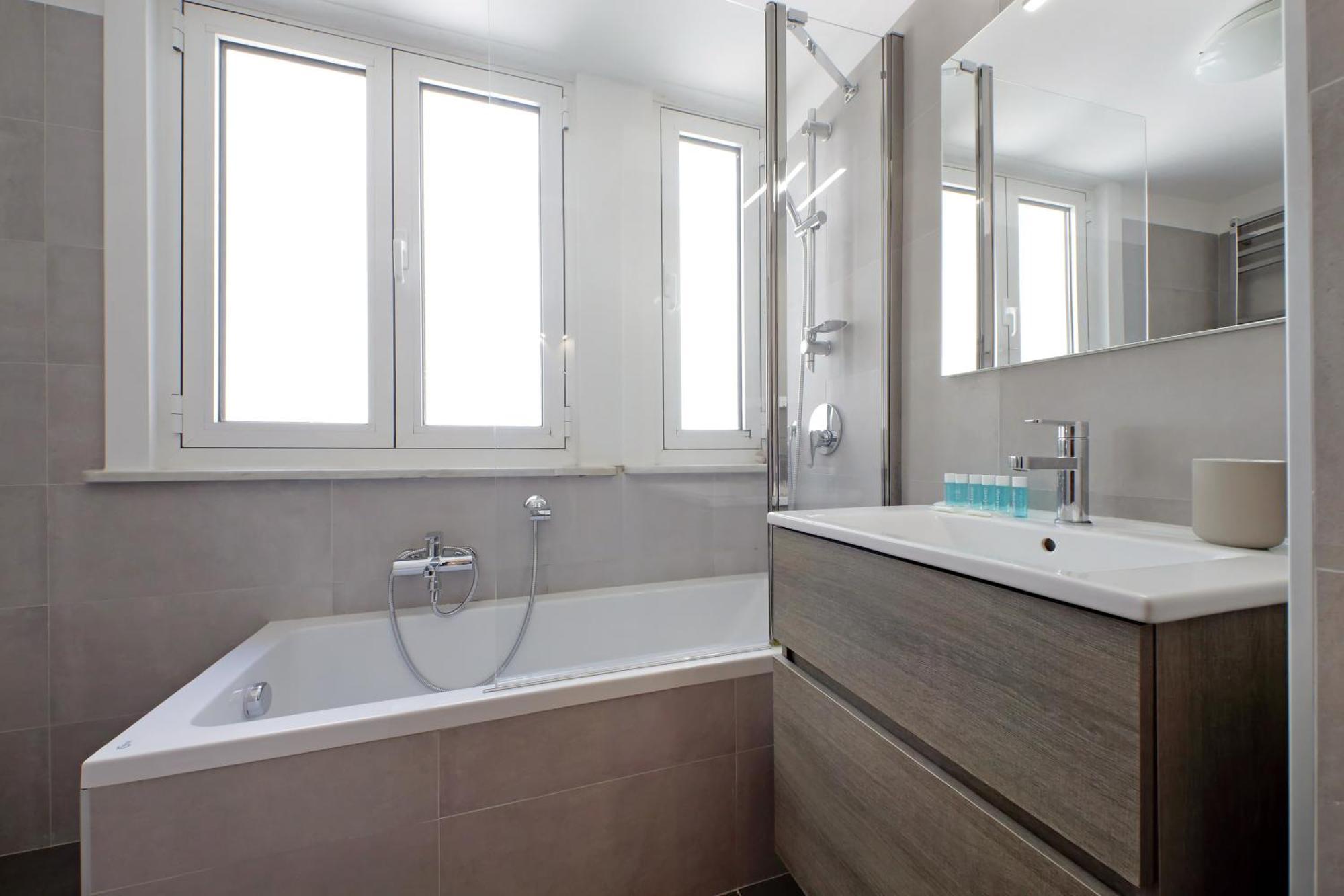 Apartment Luxury In The Ghetto's Heart