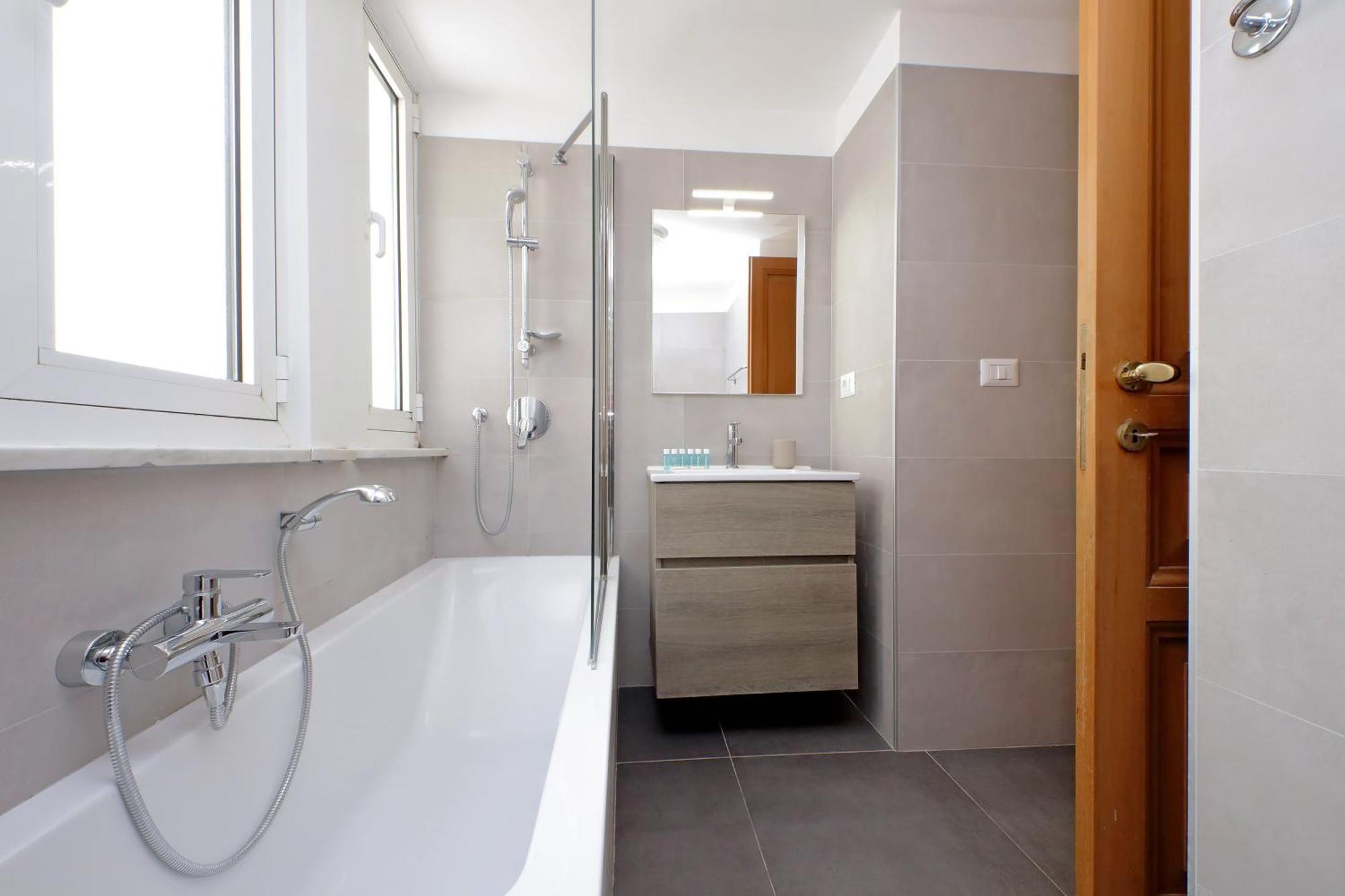 Luxury In The Ghetto's Heart Apartment *
