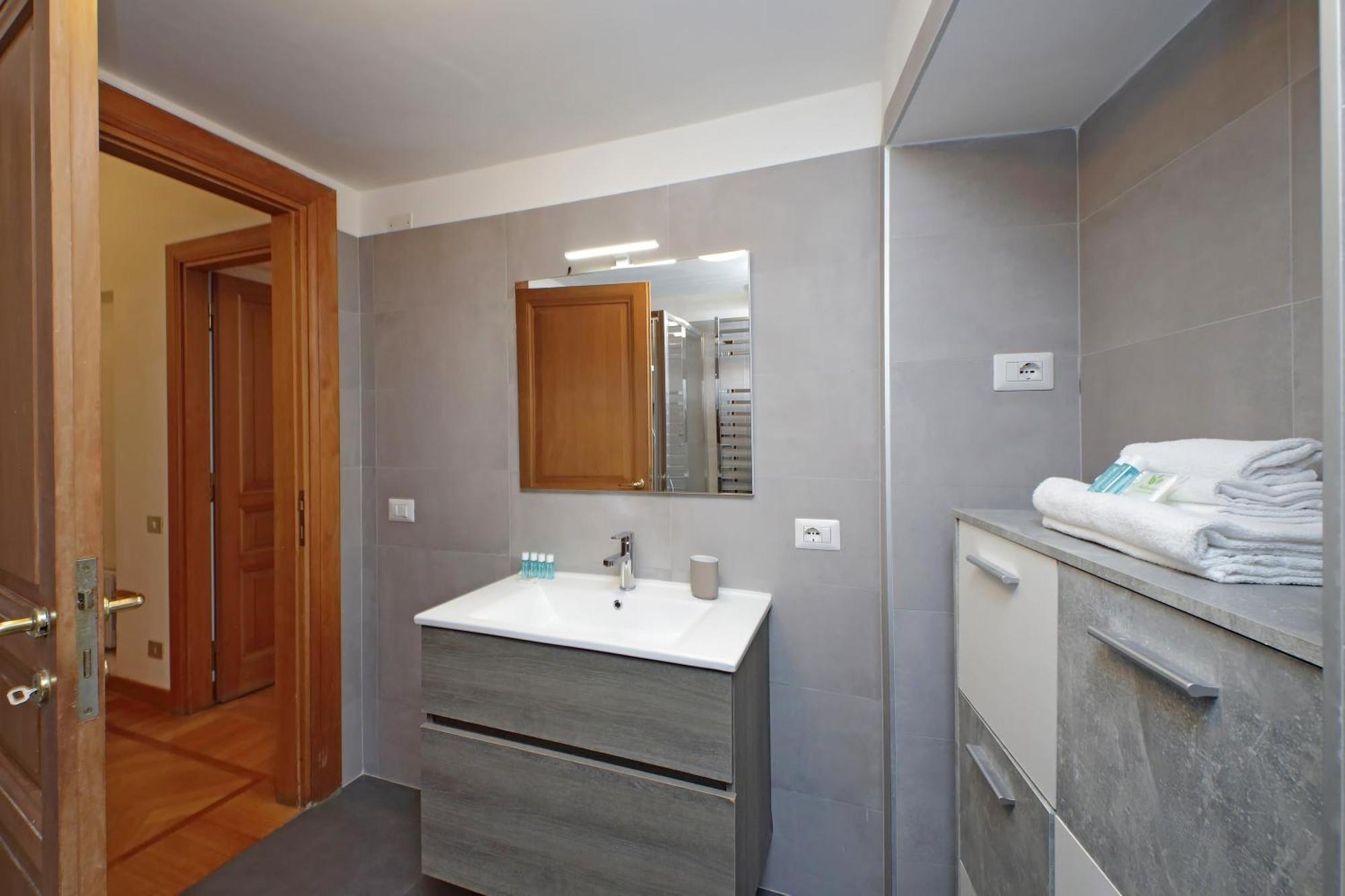 Luxury In The Ghetto's Heart Apartment