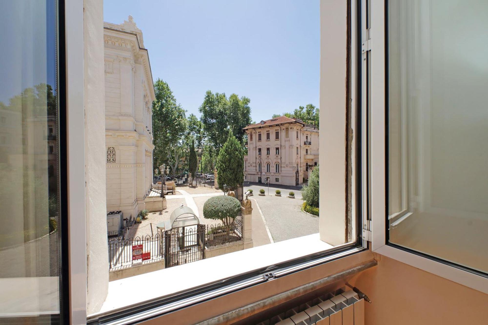 Apartment Luxury In The Ghetto's Heart