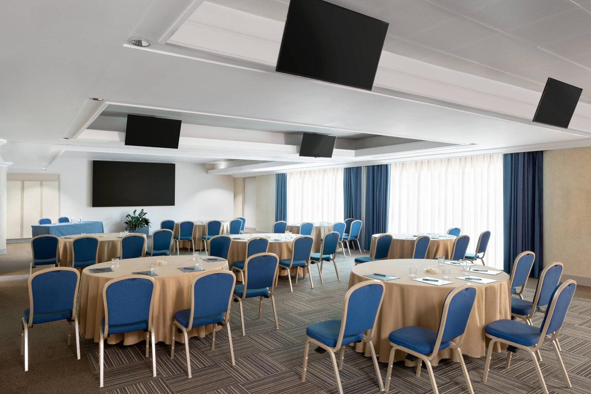 Courtyard By Marriott Central Park 4* Rome