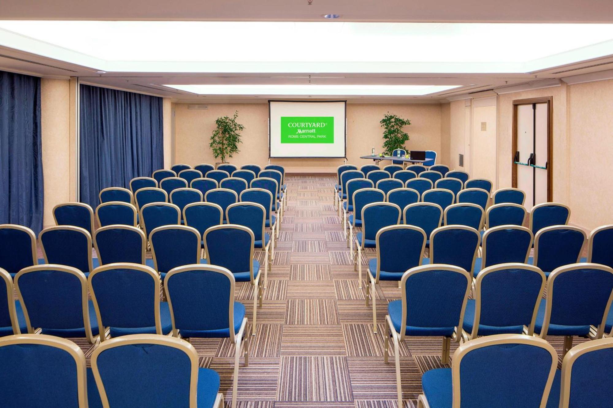 Courtyard By Marriott Central Park 4* Rome
