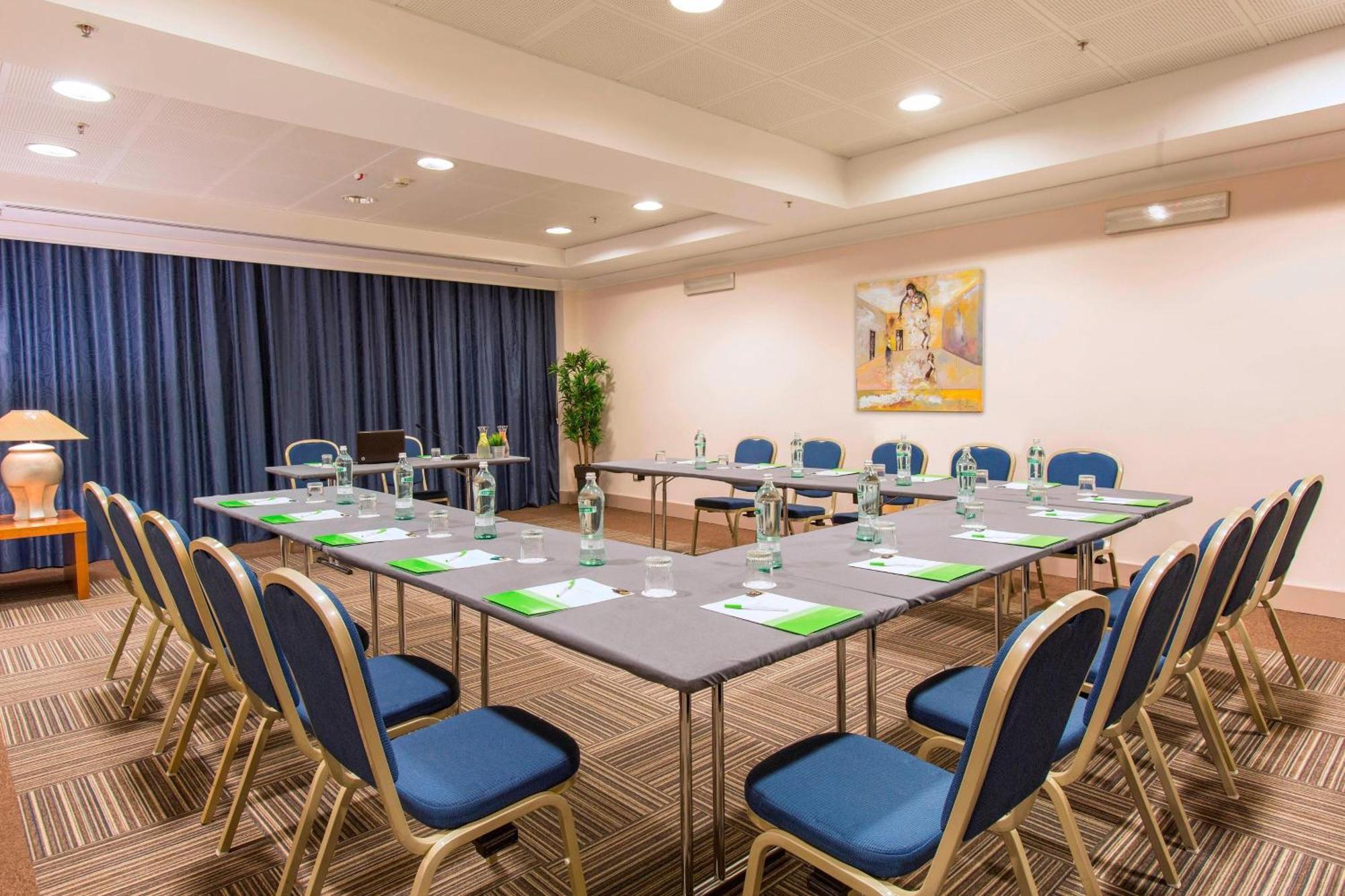 Hotel Courtyard By Marriott Central Park Rome