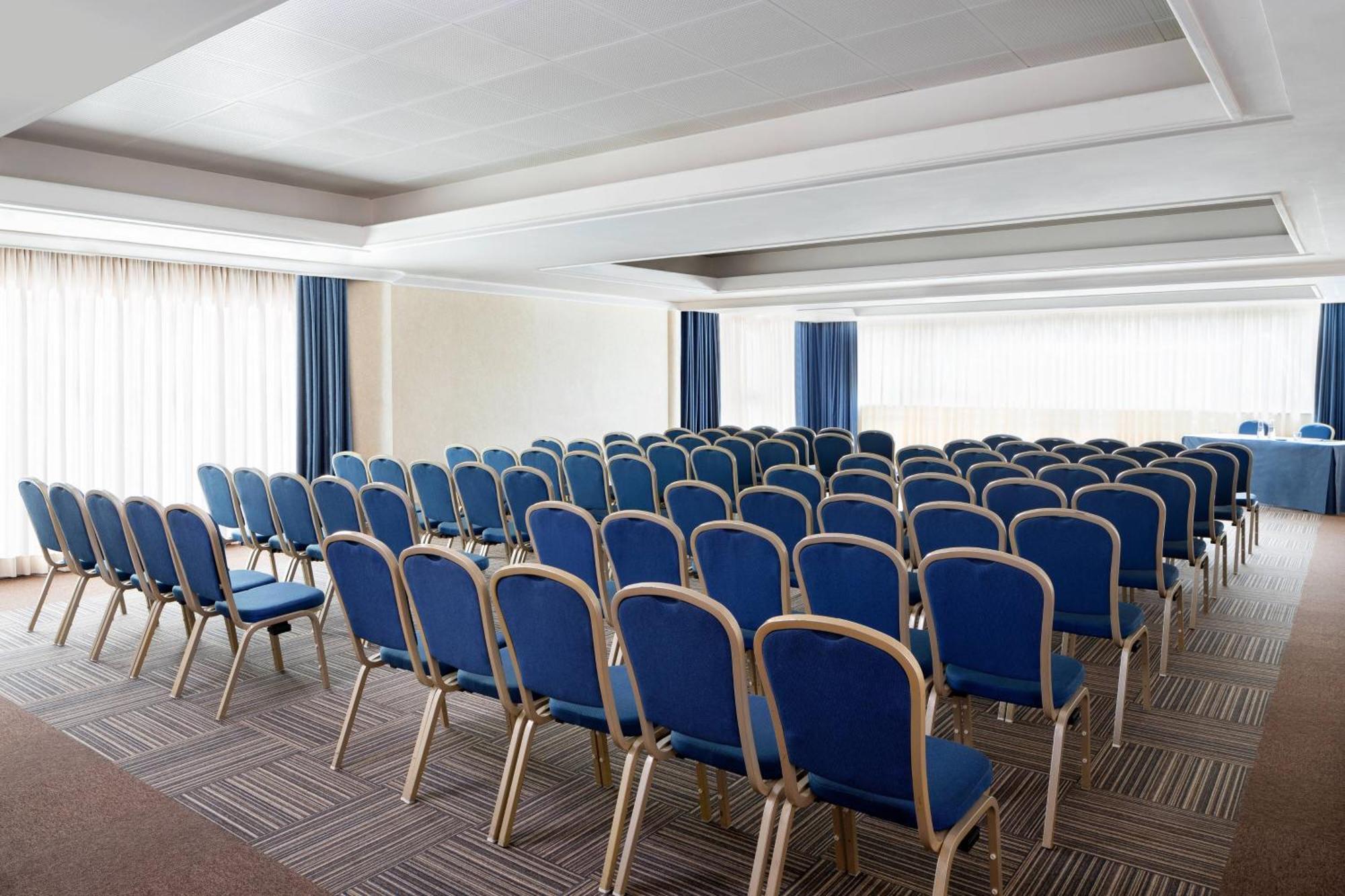 Courtyard By Marriott Central Park Hotel 4*