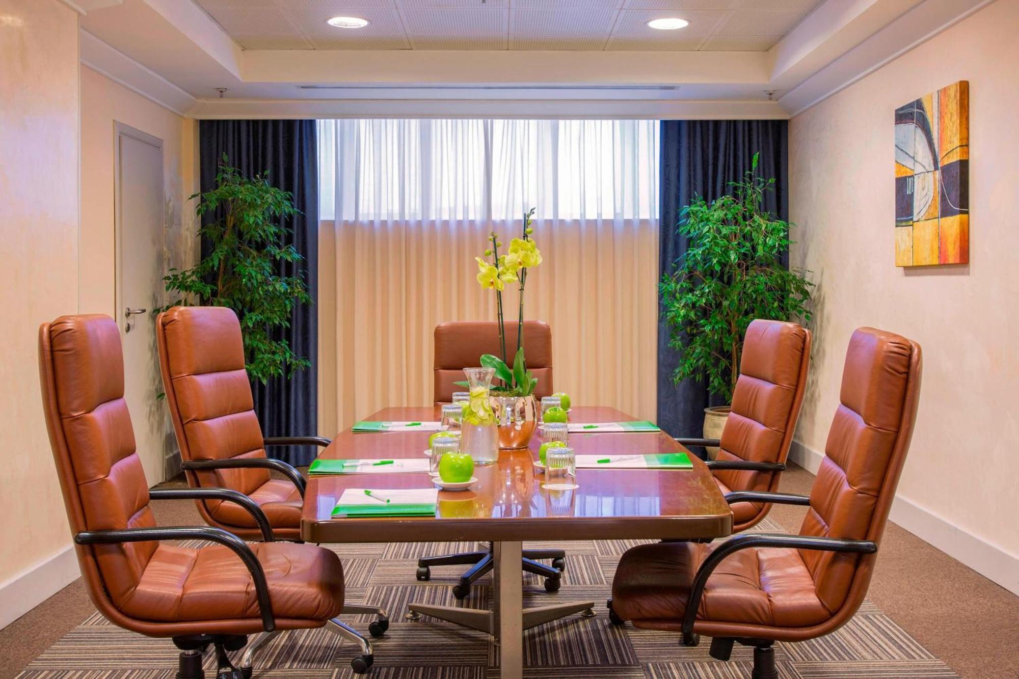 Hotel Courtyard By Marriott Central Park 4*