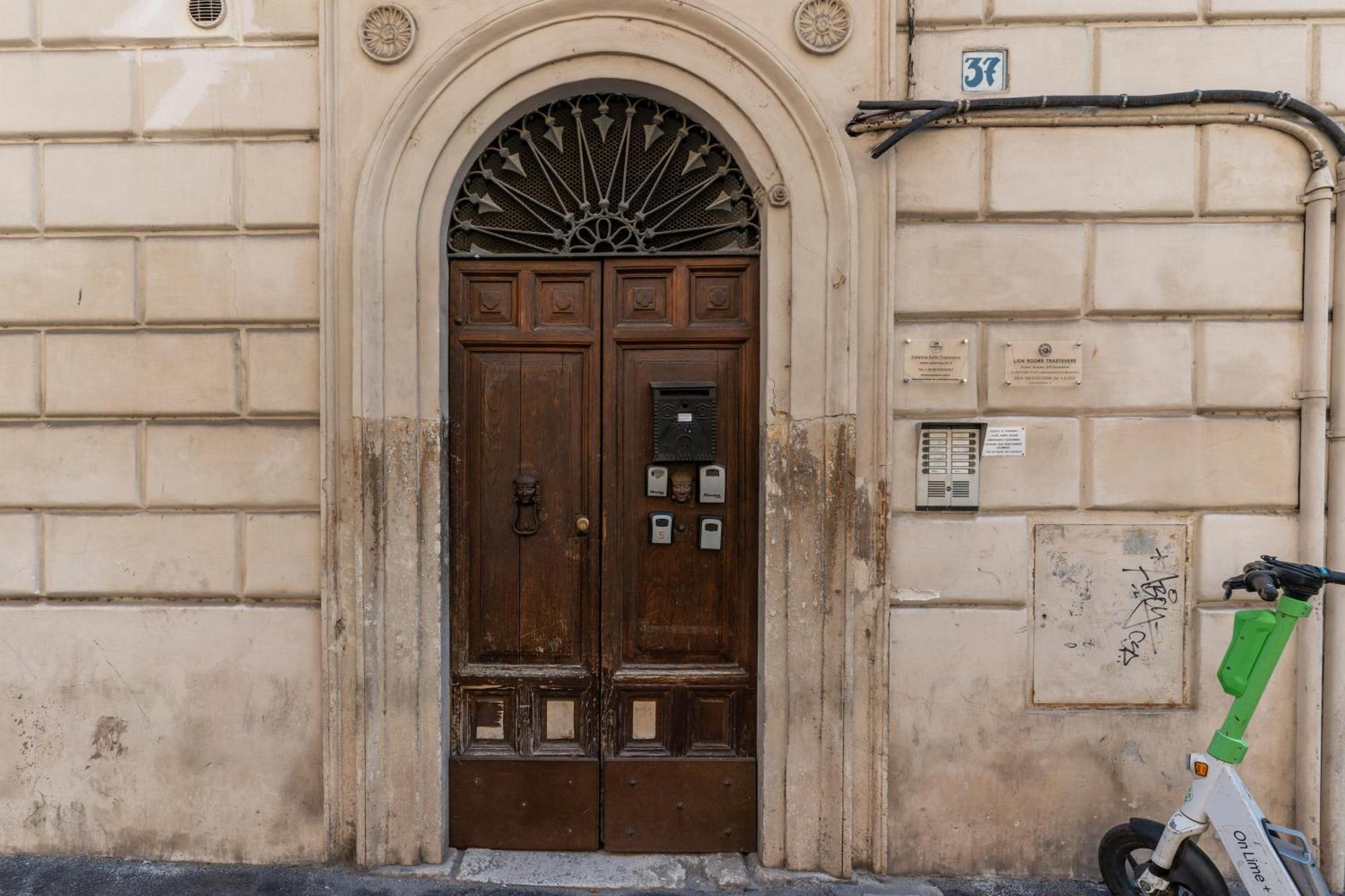 Colonna - Trastevere * Rome