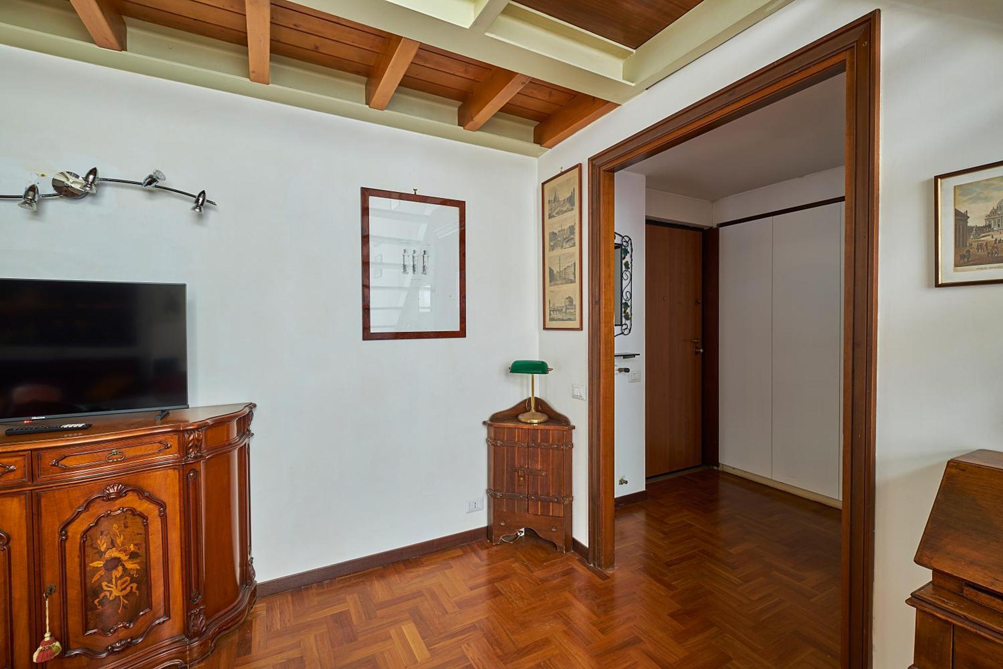 Crimson Apartment Rome