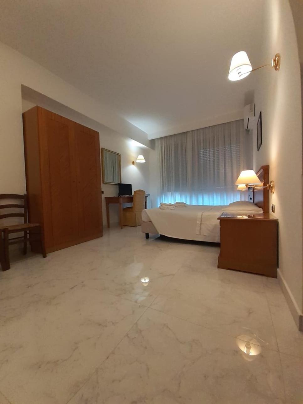 Monolocale Metro A Cornelia Apartment *