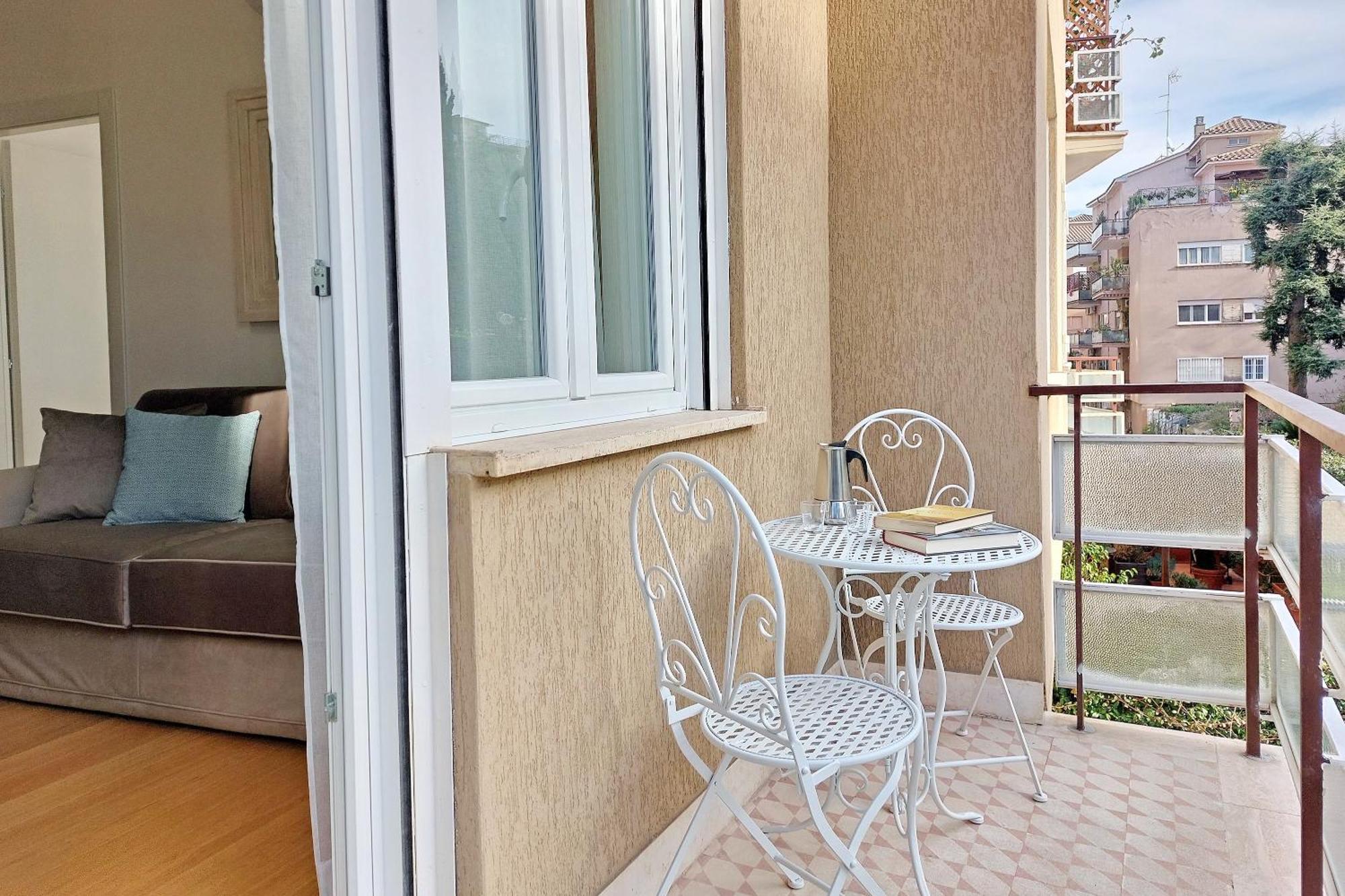 Graceful Near St Peter Metro 100 Mt Apartment *