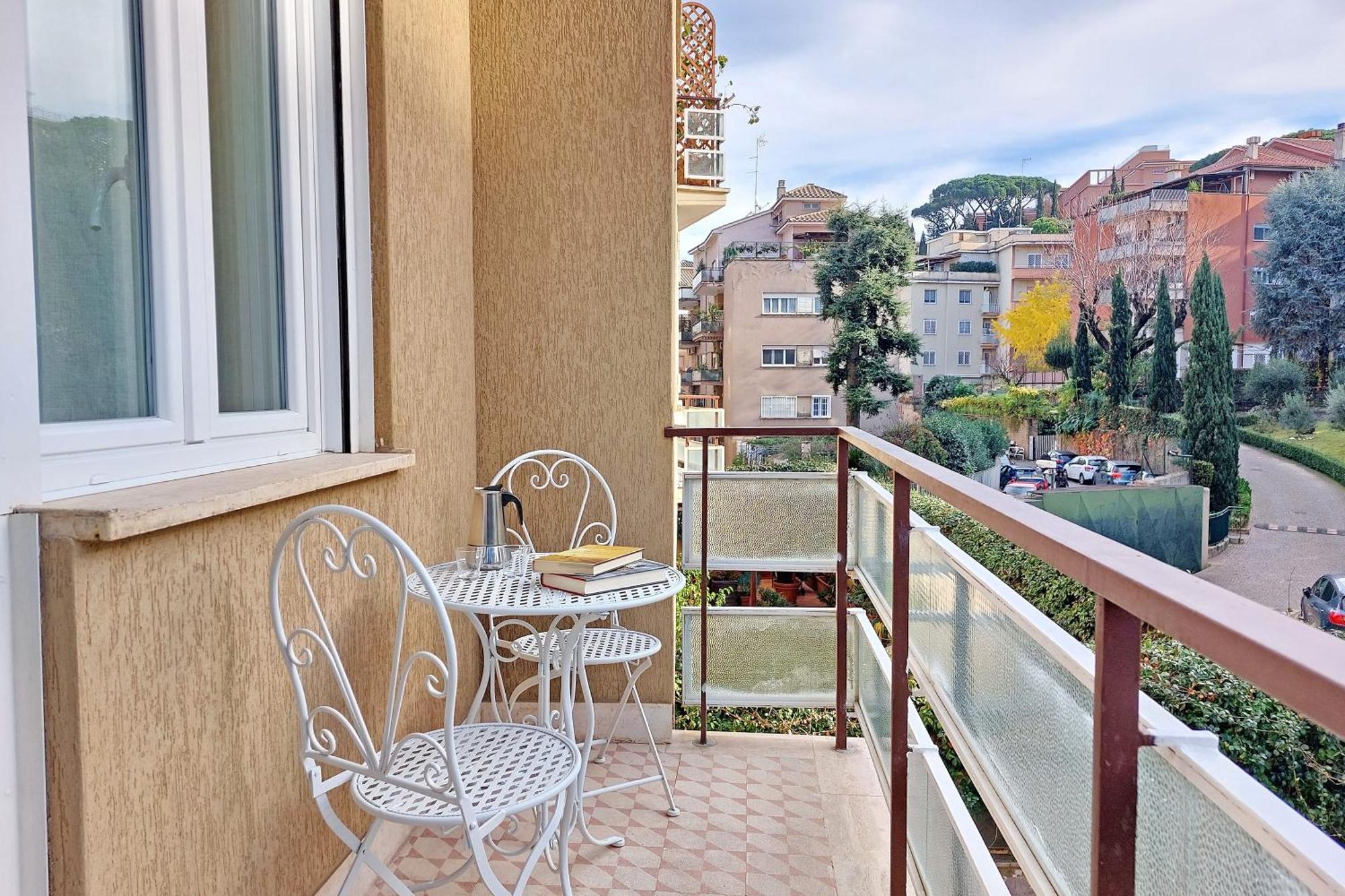 Graceful Near St Peter Metro 100 Mt Apartment