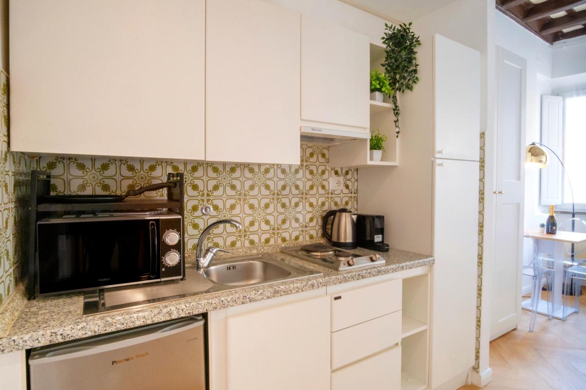 Apartment Elegantis Trevi - Just 50m From Trevi Fountain