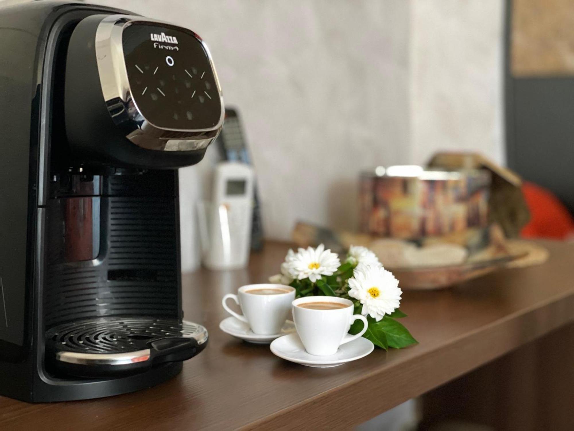 Alis Laura - 150m From Piazza Bologna Metro And 10 Minutes From The Colosseum Couette-café Rome