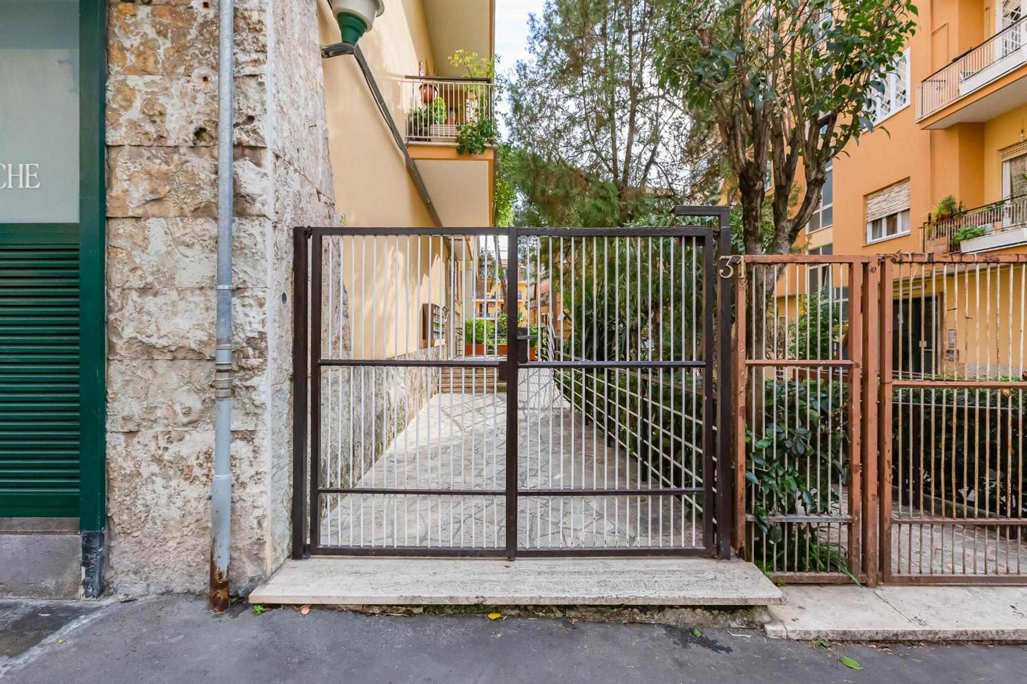 Cozy 2-bedroom Flat With Balcony In Monteverde * Rome