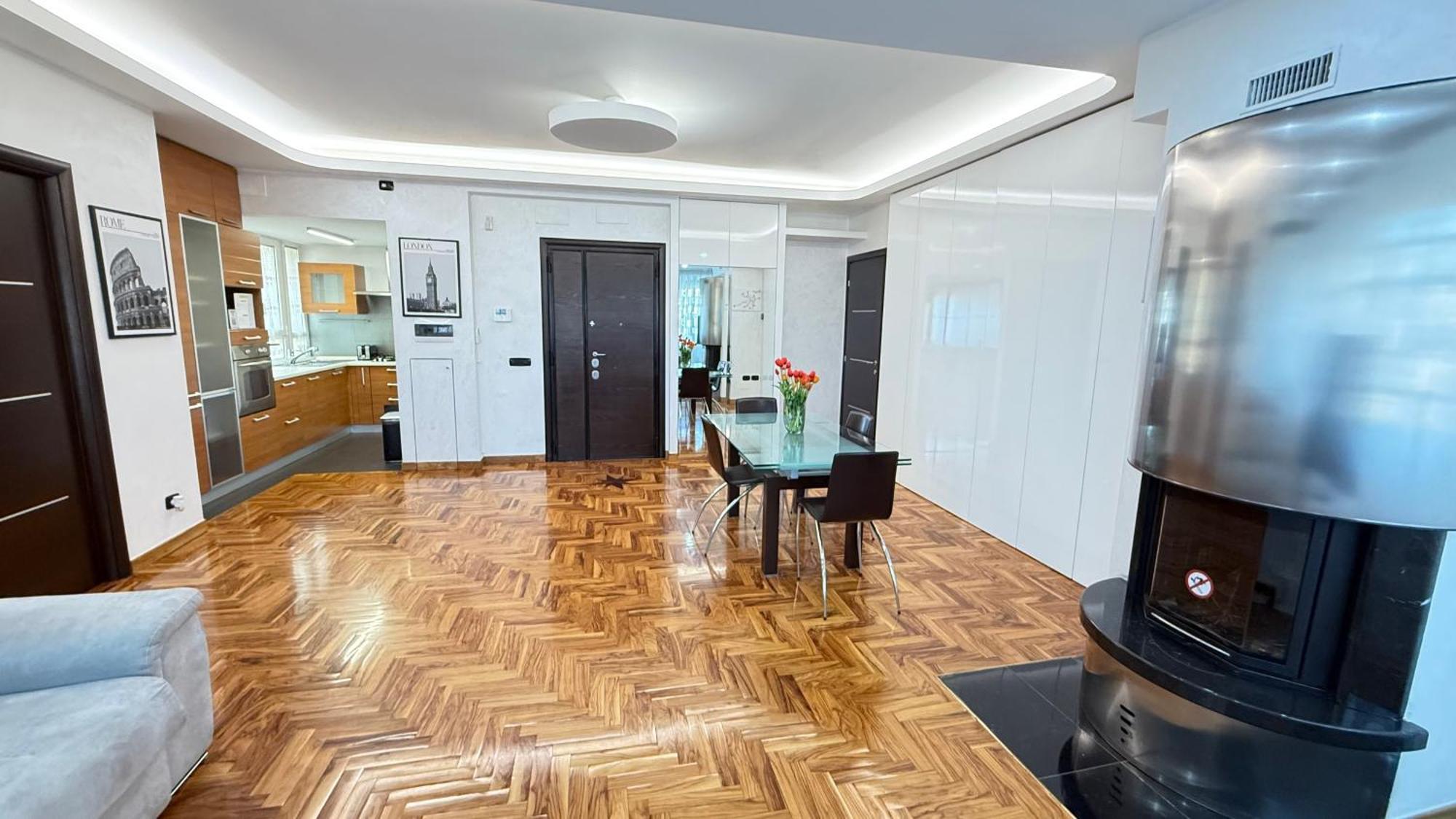 Luxury Av
