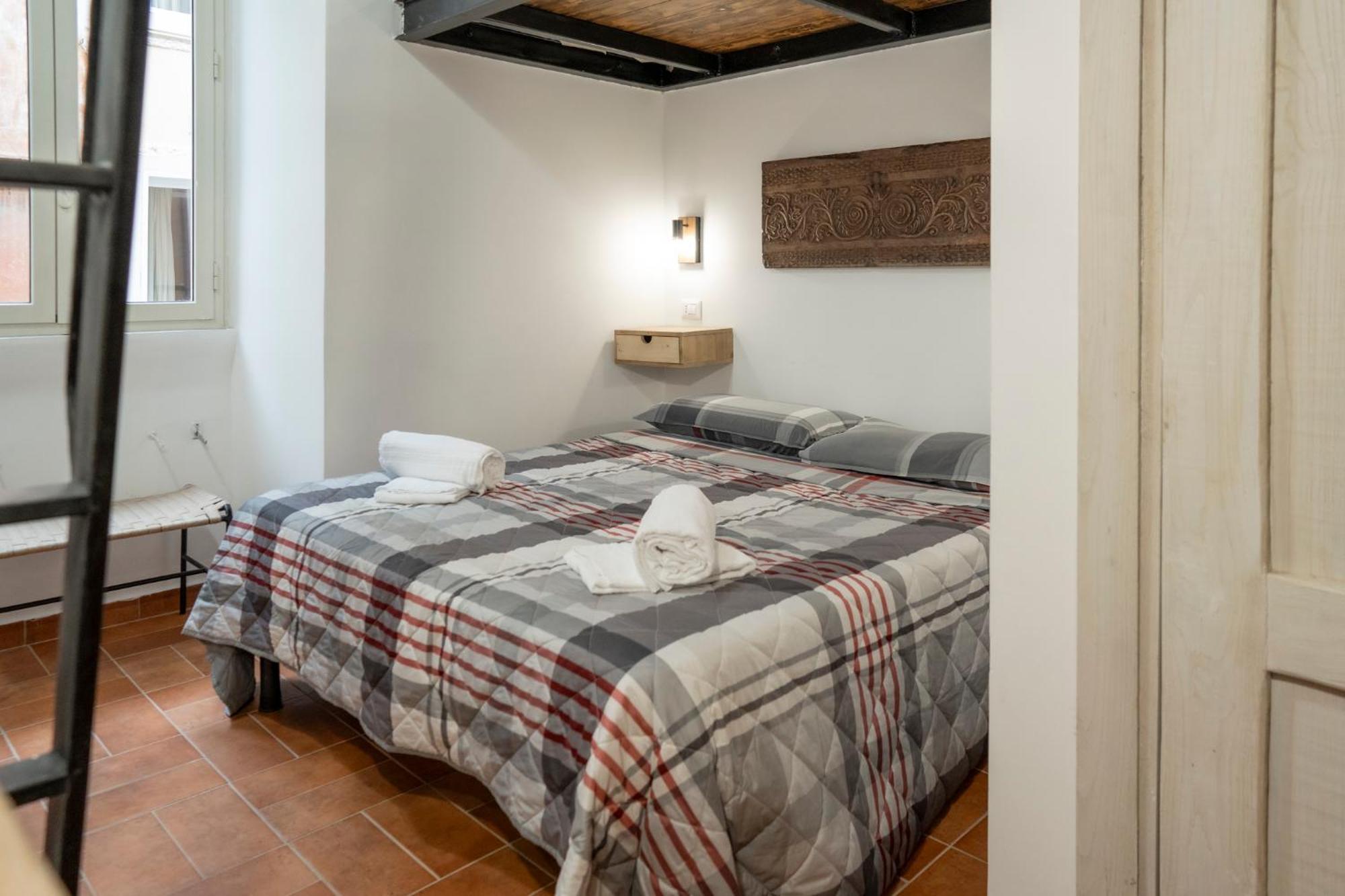 Domus Capocci - Rione Monti * Roma