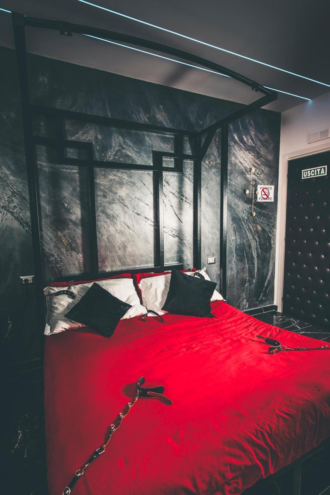 Luxury Bdsm * Rome